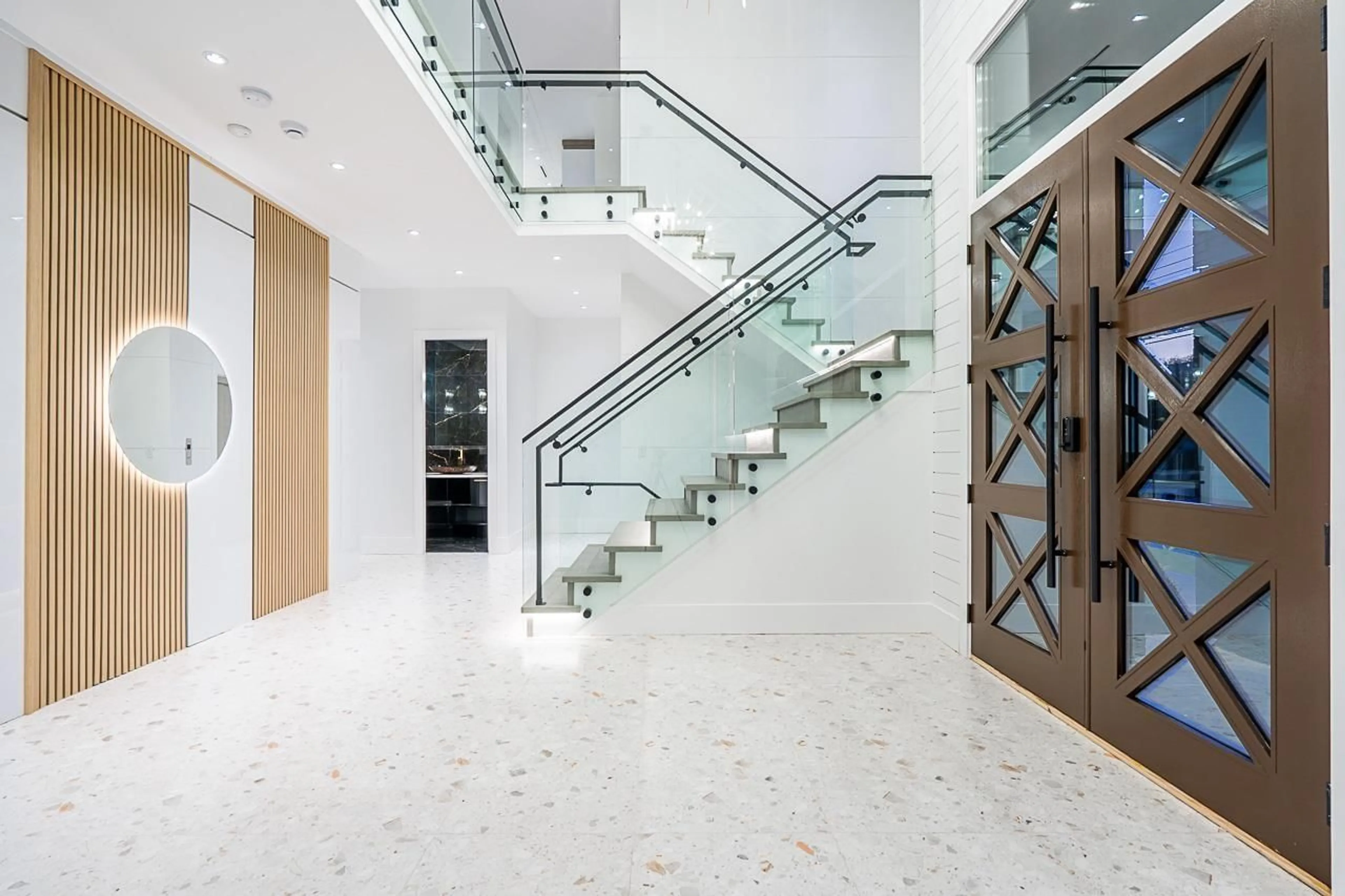 Unknown for 13528 14 AVENUE, Surrey British Columbia V4A5H5