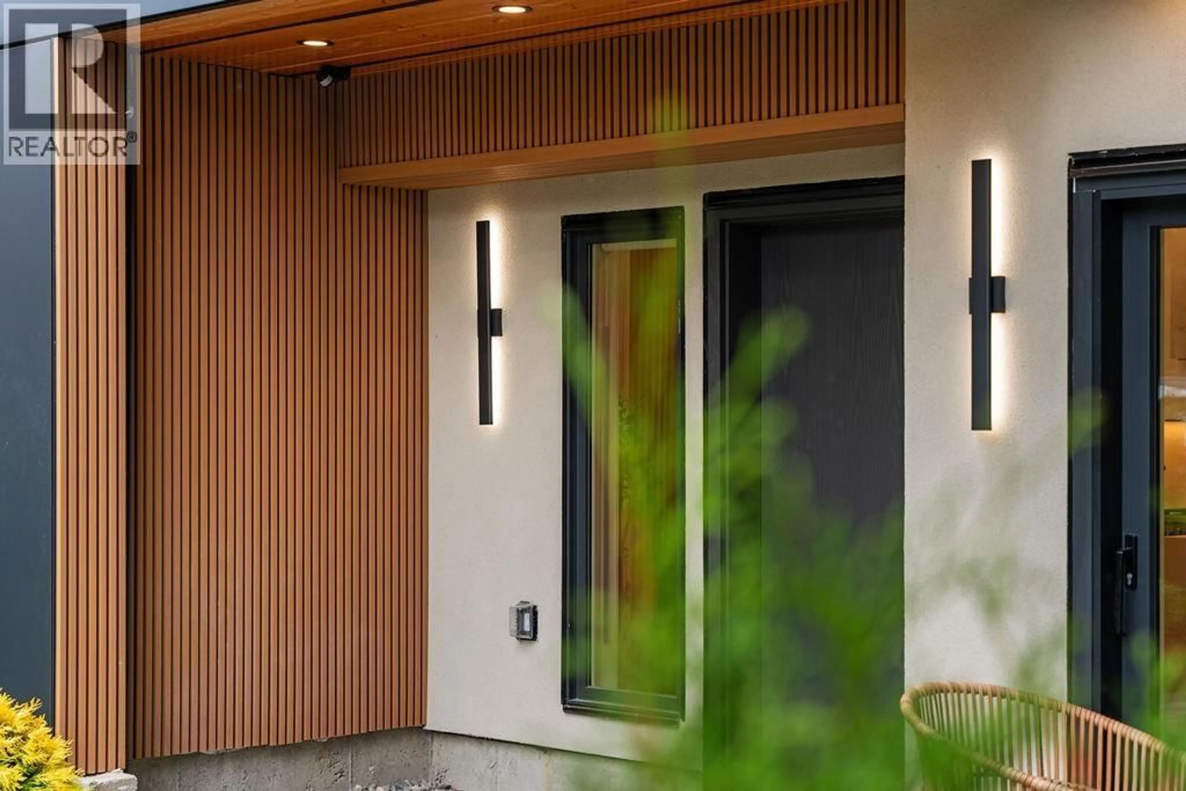 Indoor entryway for 1 - 4549 11TH AVENUE, Vancouver British Columbia V6R2M5