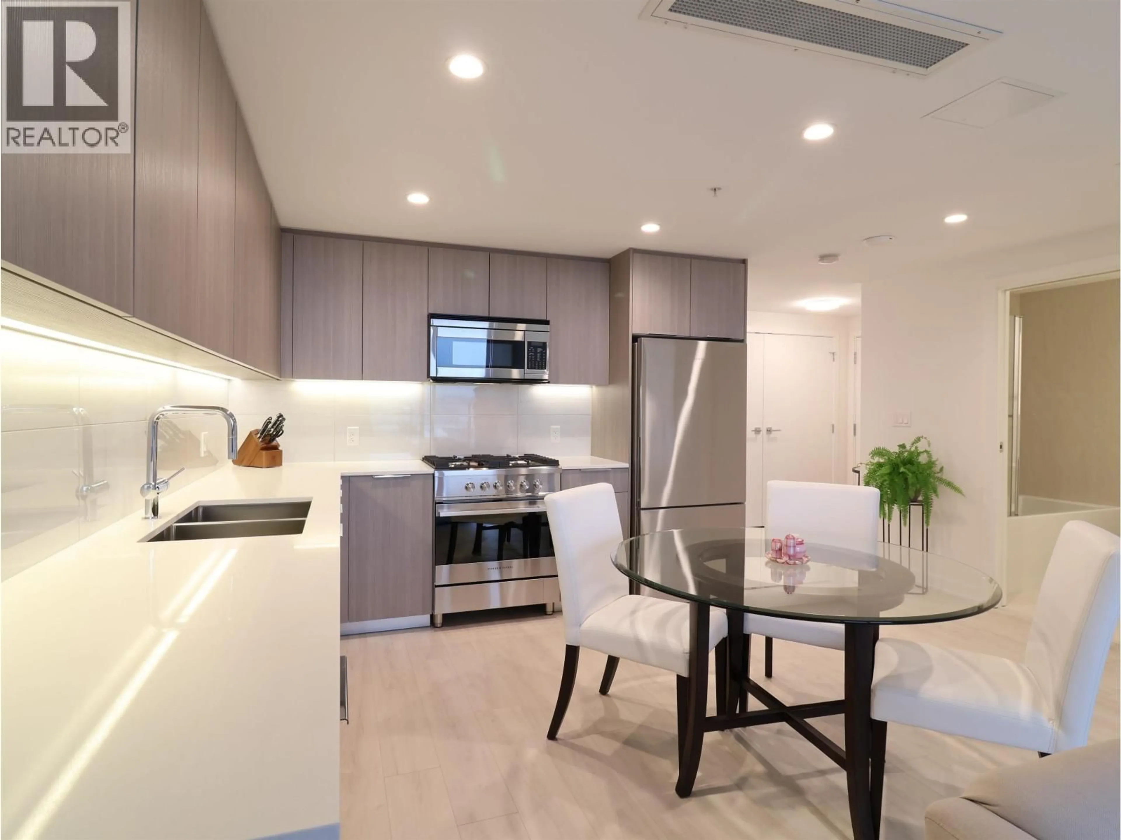 Contemporary kitchen, unknown for 1604 - 1401 HUNTER STREET, North Vancouver British Columbia V7J0E2