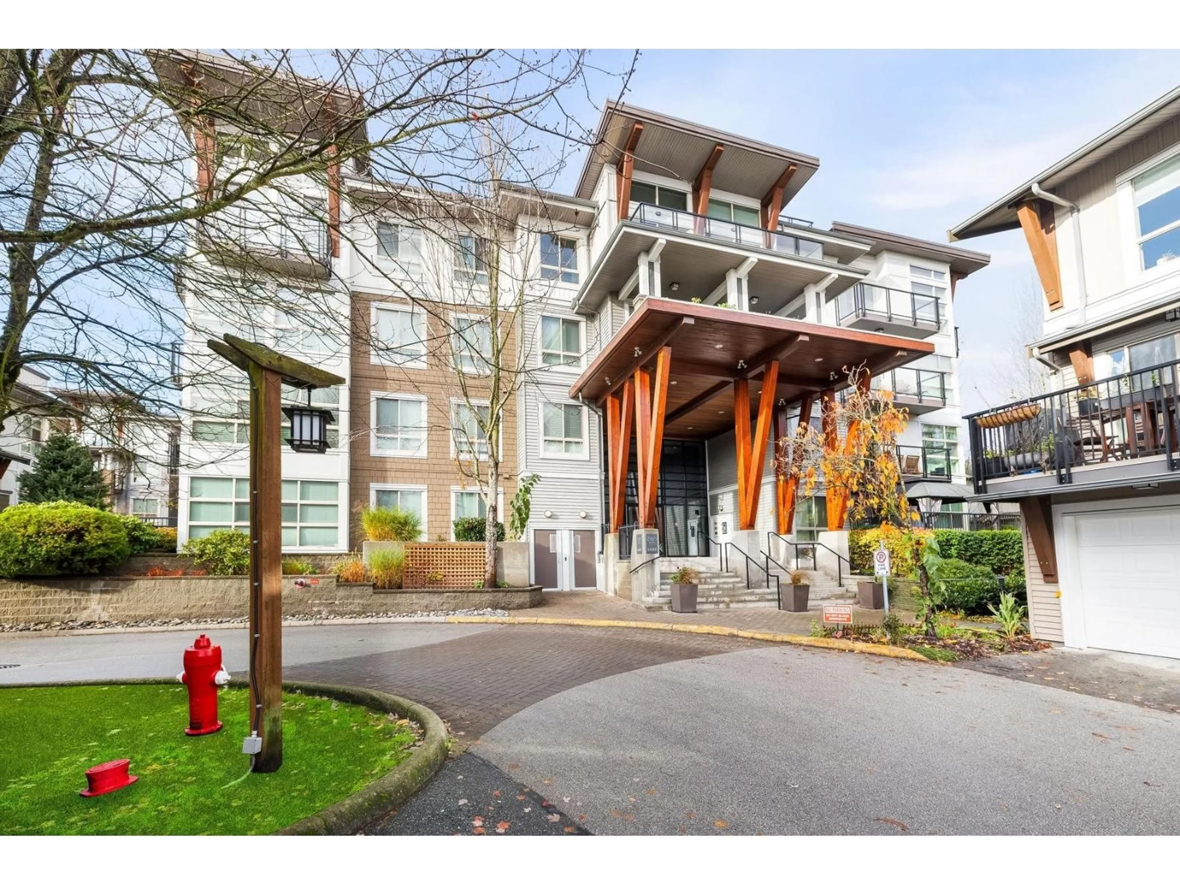 Indoor foyer for 318 - 6628 120 STREET, Surrey British Columbia V3W1T7