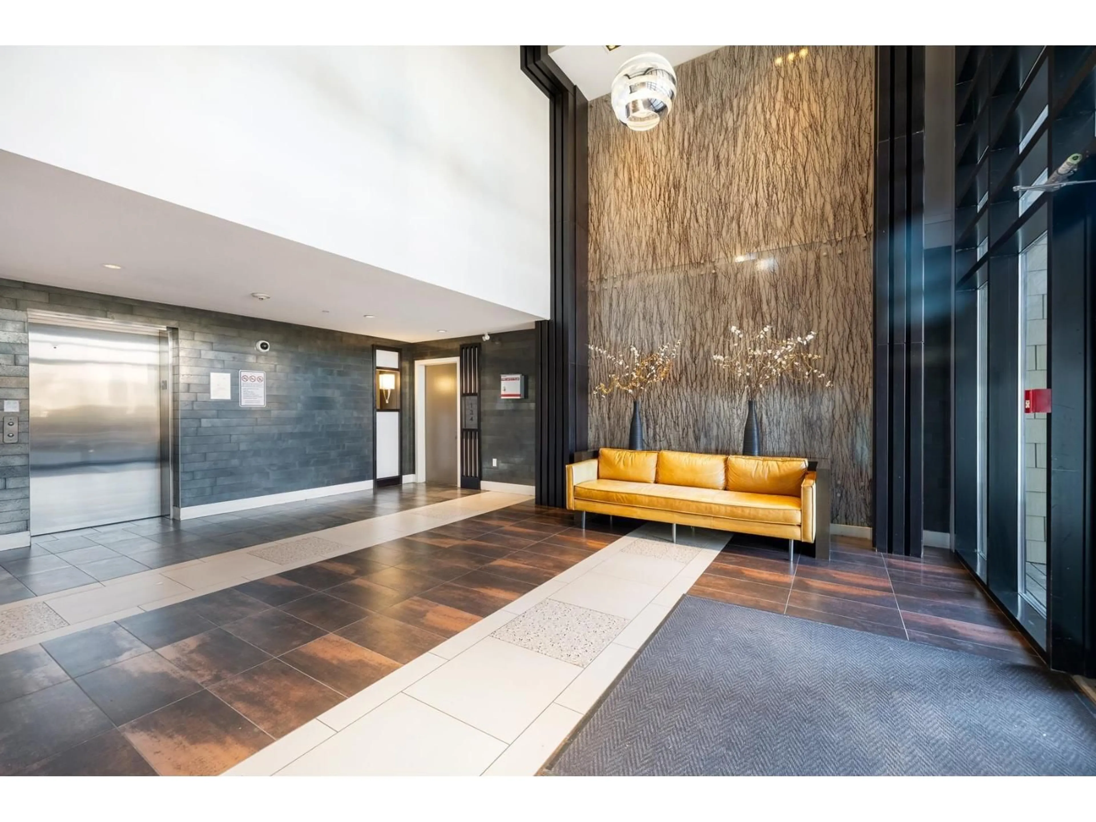 Indoor foyer for 318 - 6628 120 STREET, Surrey British Columbia V3W1T7