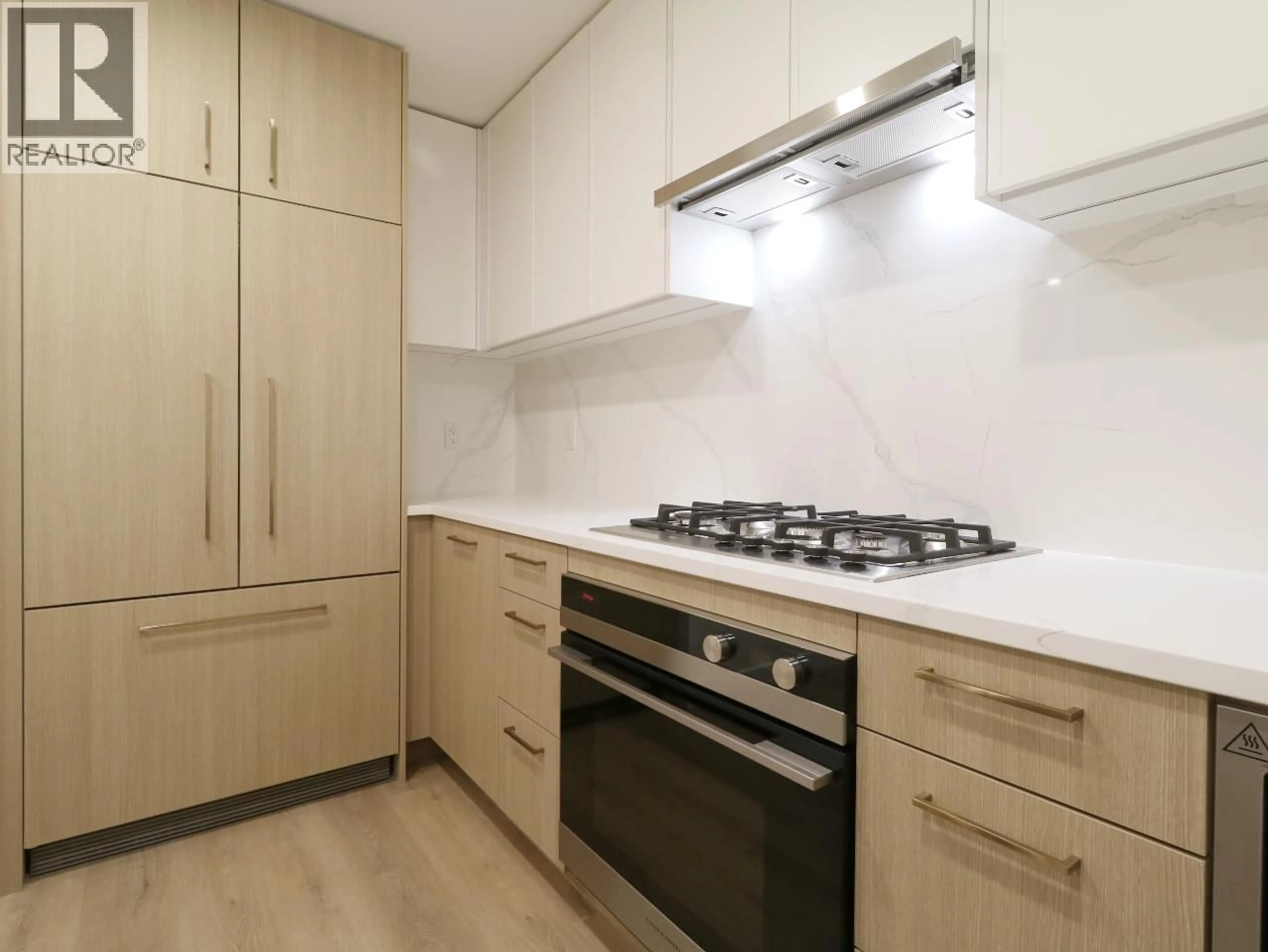 Standard kitchen, wood/laminate floor for 112 - 390 GUILBY STREET, Coquitlam British Columbia V3K0J8