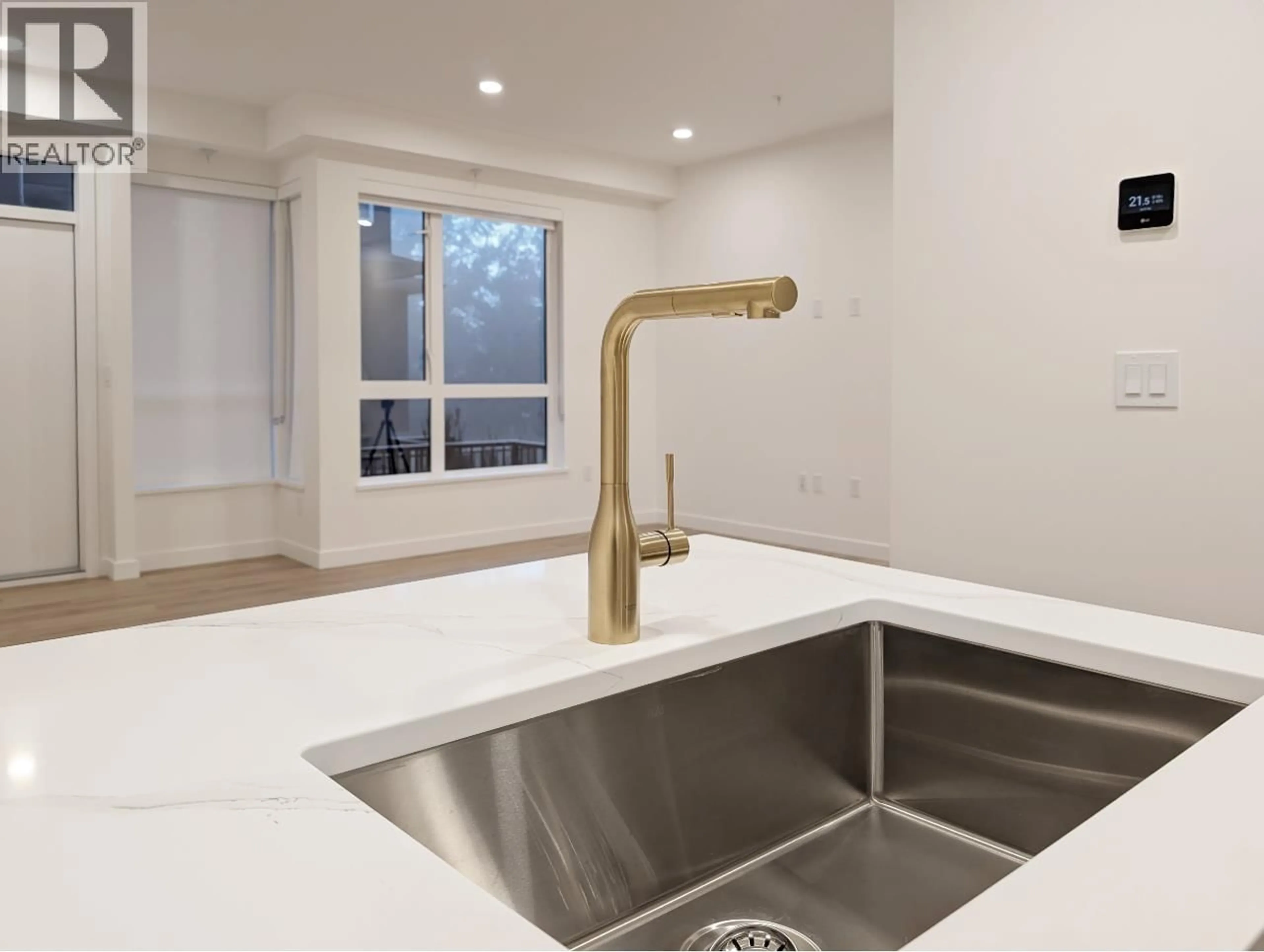 Unknown for 112 - 390 GUILBY STREET, Coquitlam British Columbia V3K0J8