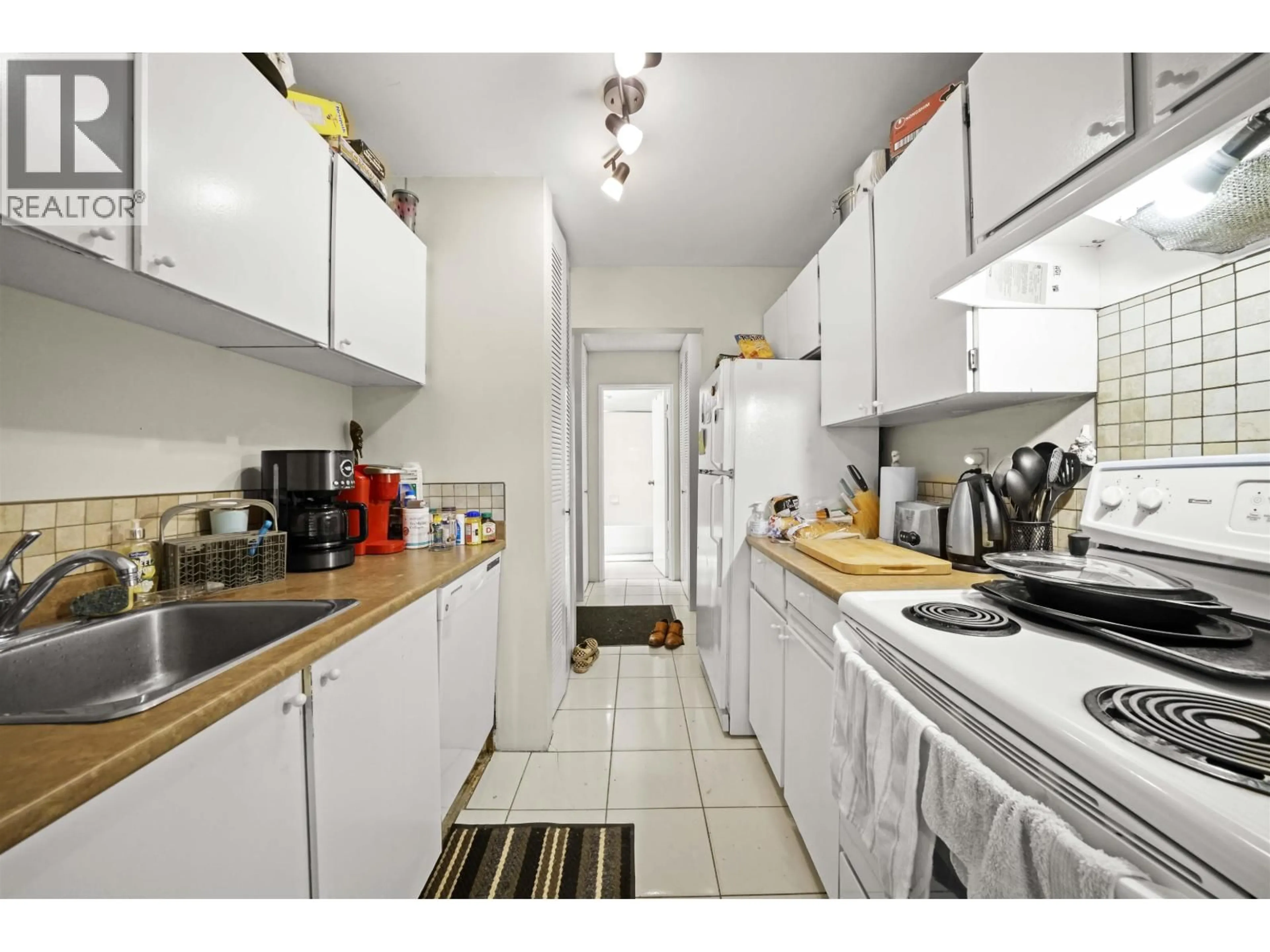 Standard kitchen, unknown for 203 - 9584 MANCHESTER DRIVE, Burnaby British Columbia V3N4R1