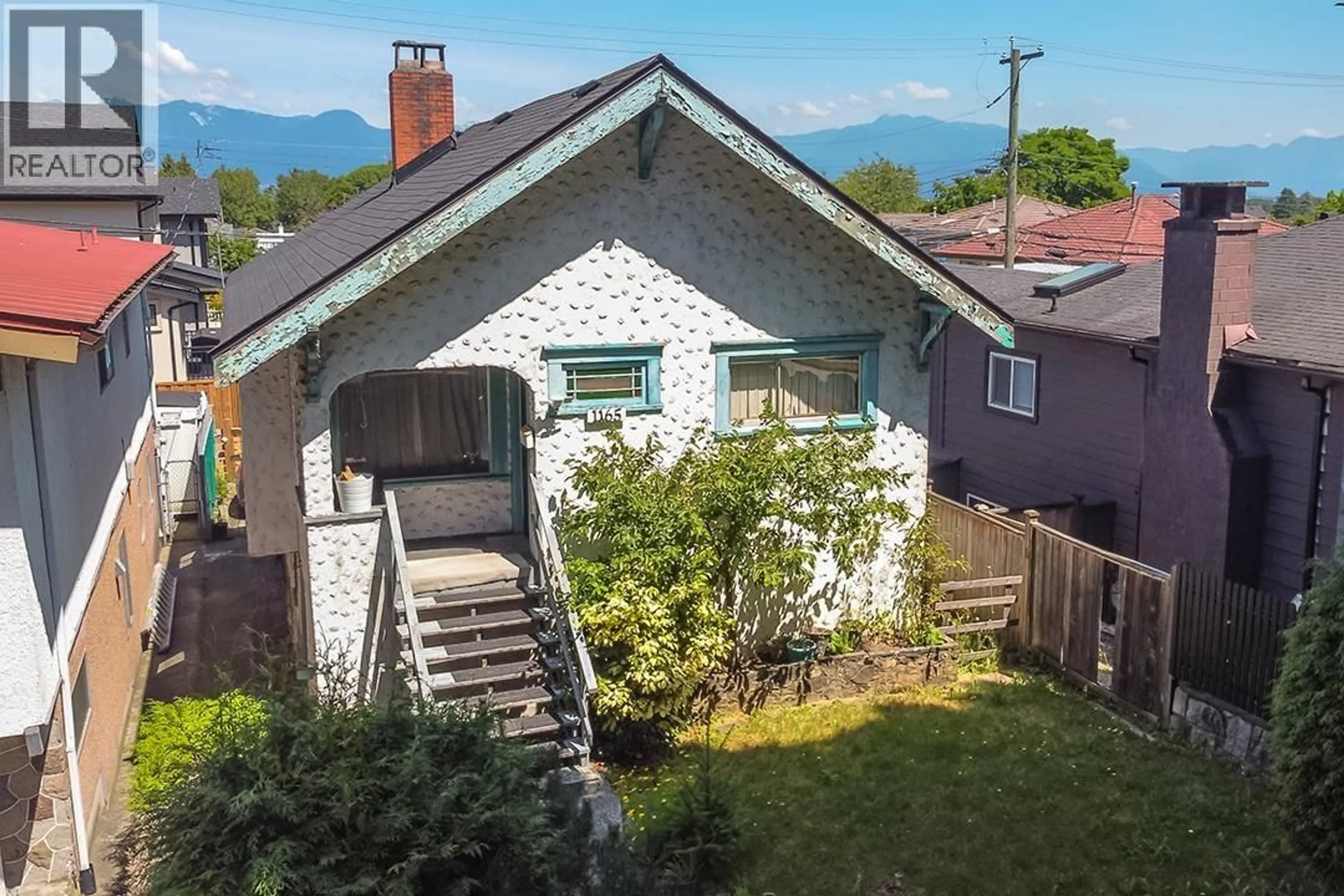 A pic from outside/outdoor area/front of a property/back of a property/a pic from drone, unknown for 1165 33RD AVENUE, Vancouver British Columbia V5V3B4
