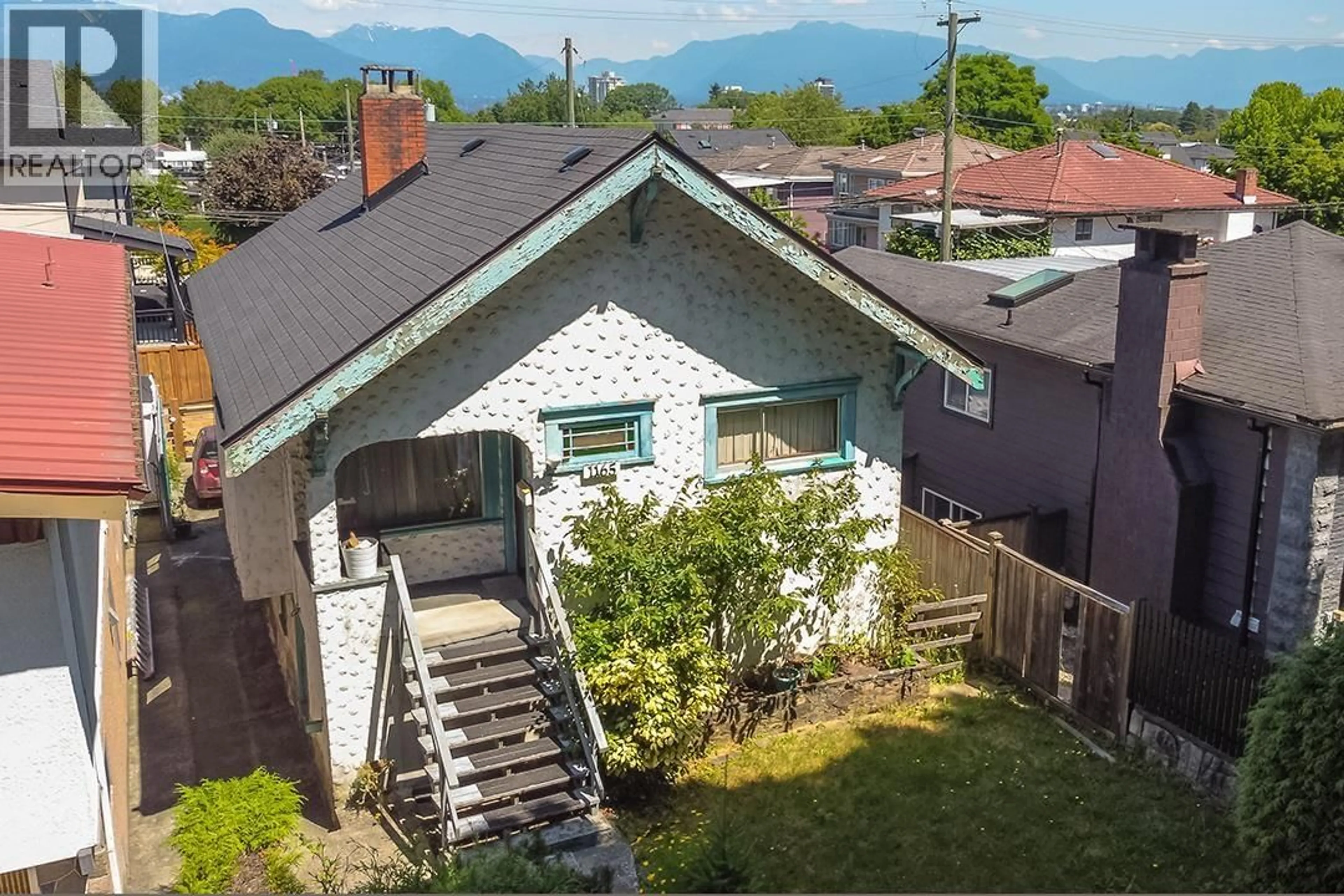 A pic from outside/outdoor area/front of a property/back of a property/a pic from drone, mountain view for 1165 33RD AVENUE, Vancouver British Columbia V5V3B4