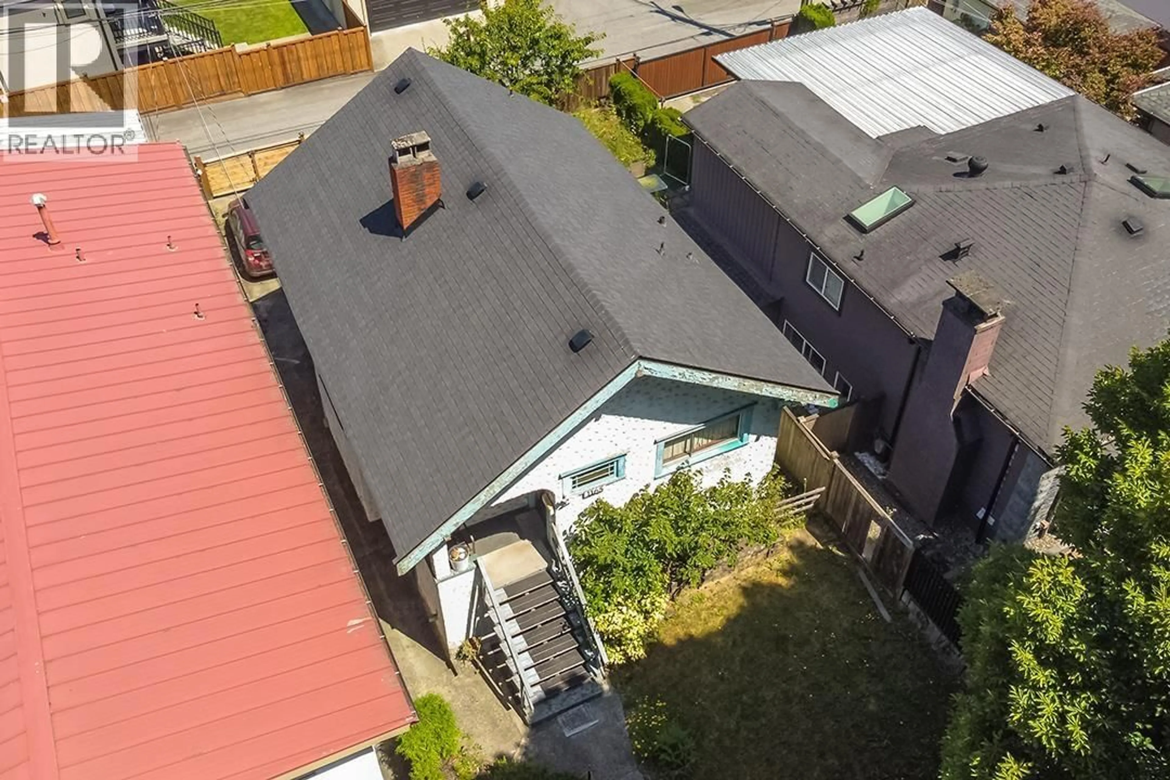 A pic from outside/outdoor area/front of a property/back of a property/a pic from drone, street for 1165 33RD AVENUE, Vancouver British Columbia V5V3B4