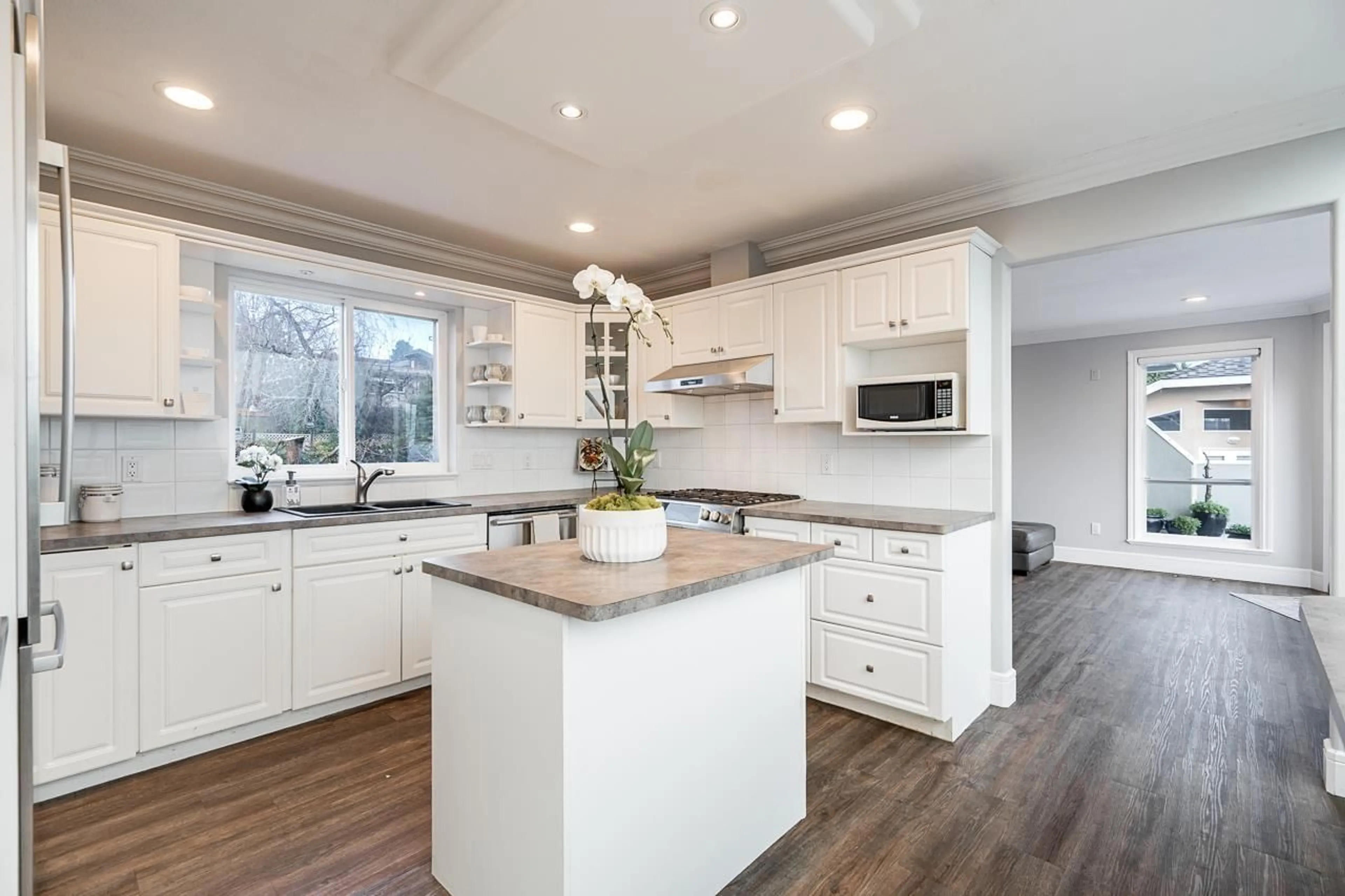 Open concept kitchen, unknown for 912 HABGOOD STREET, White Rock British Columbia V4B4W6
