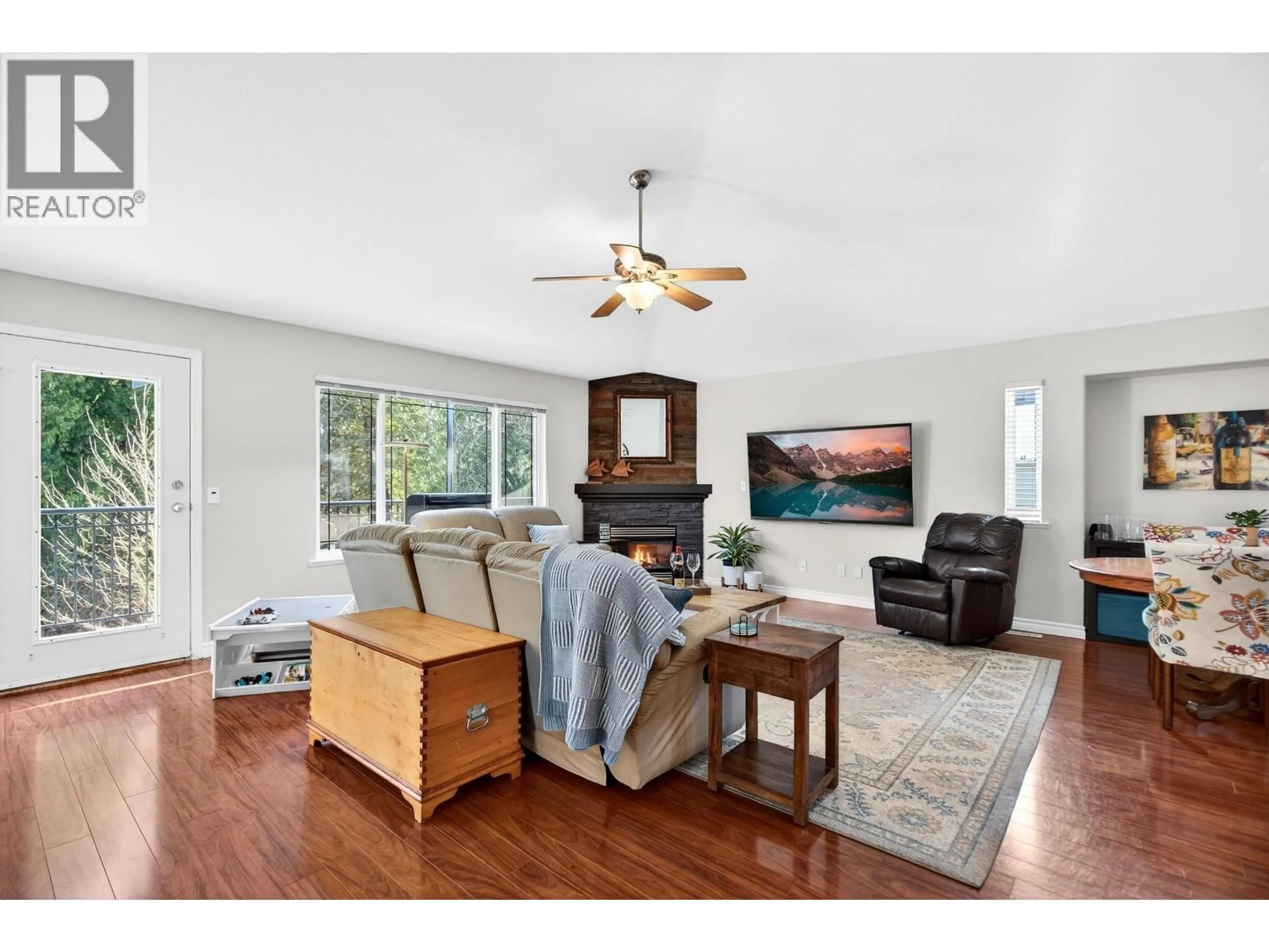 Living room with furniture, wood/laminate floor for 11387 CREEKSIDE STREET, Maple Ridge British Columbia V2W2A4