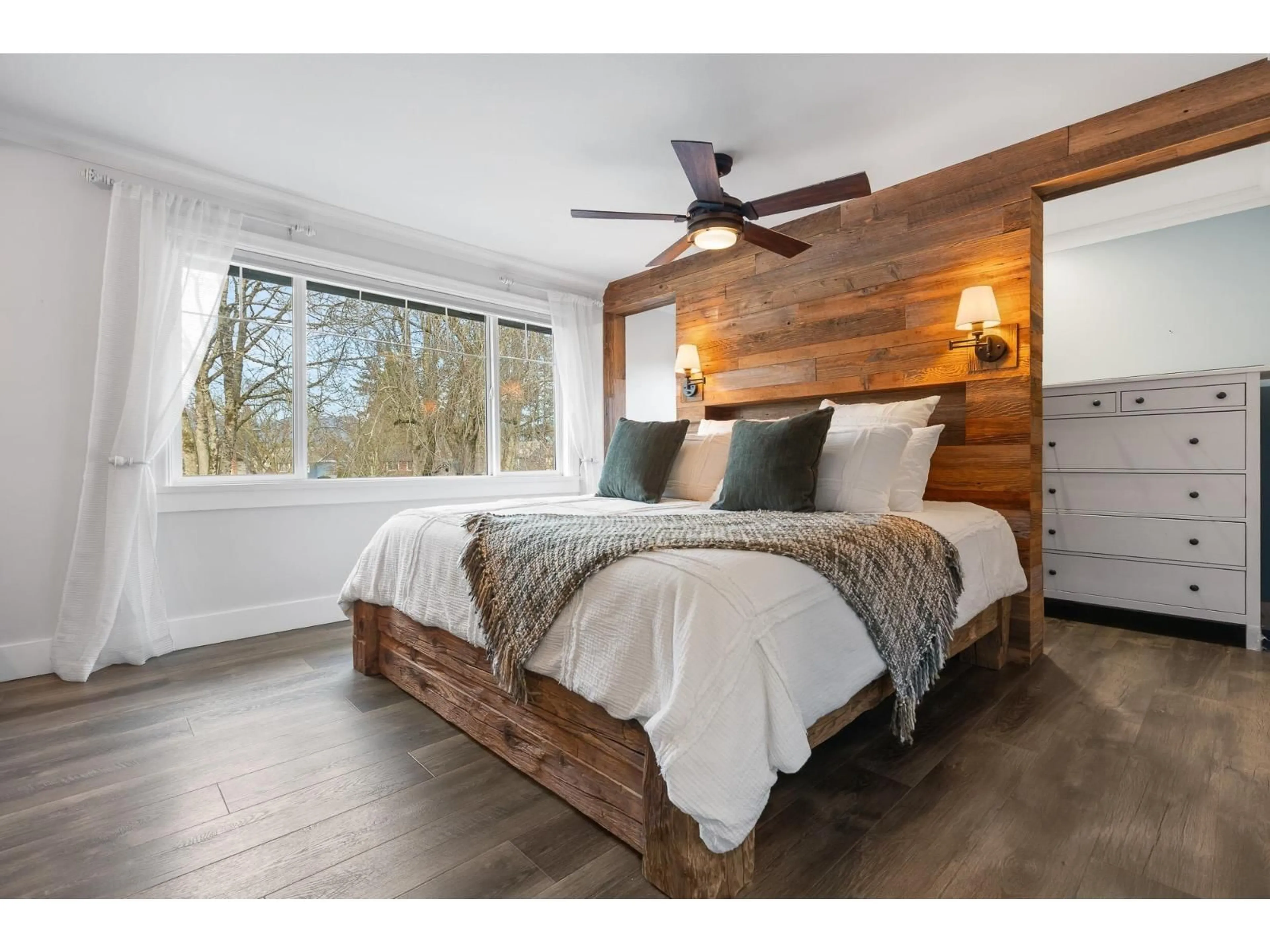 Bedroom with bed, wood/laminate floor for 5870 CHEAMVIEW CRESCENT, Chilliwack British Columbia V2R5X7