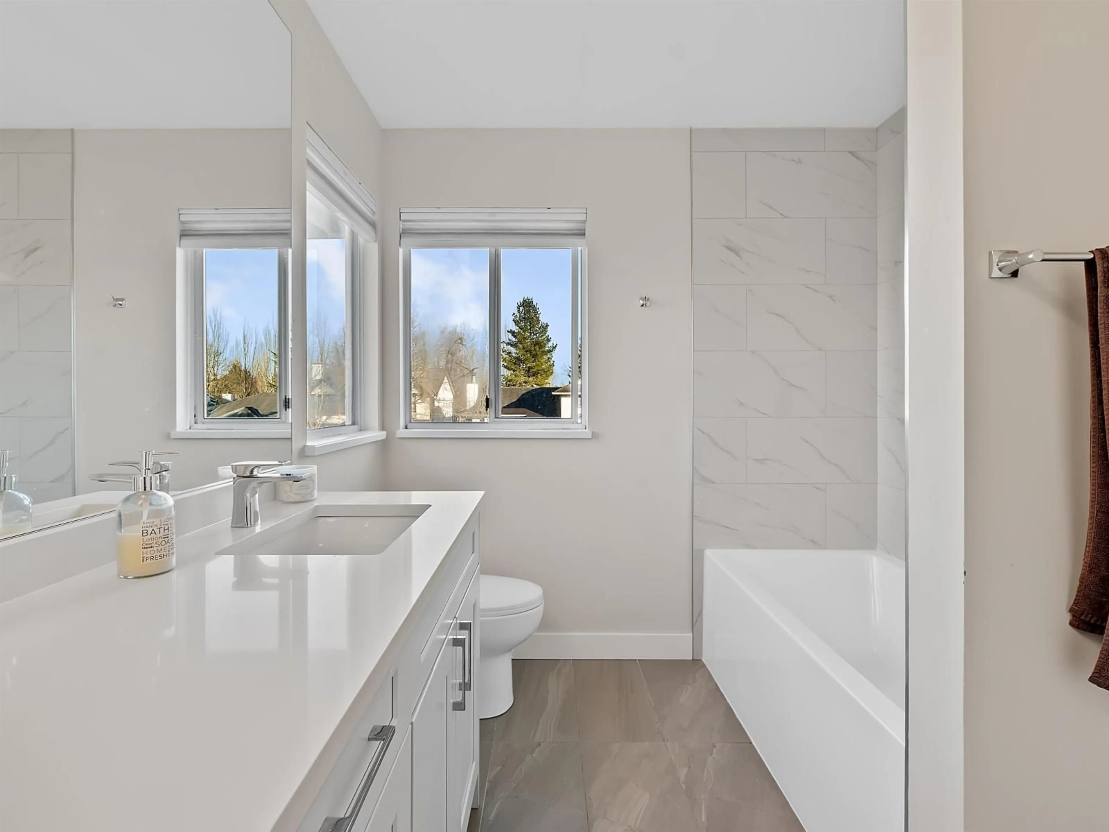 Contemporary bathroom, ceramic/tile floor for 6323 171A STREET, Surrey British Columbia V3S7G4