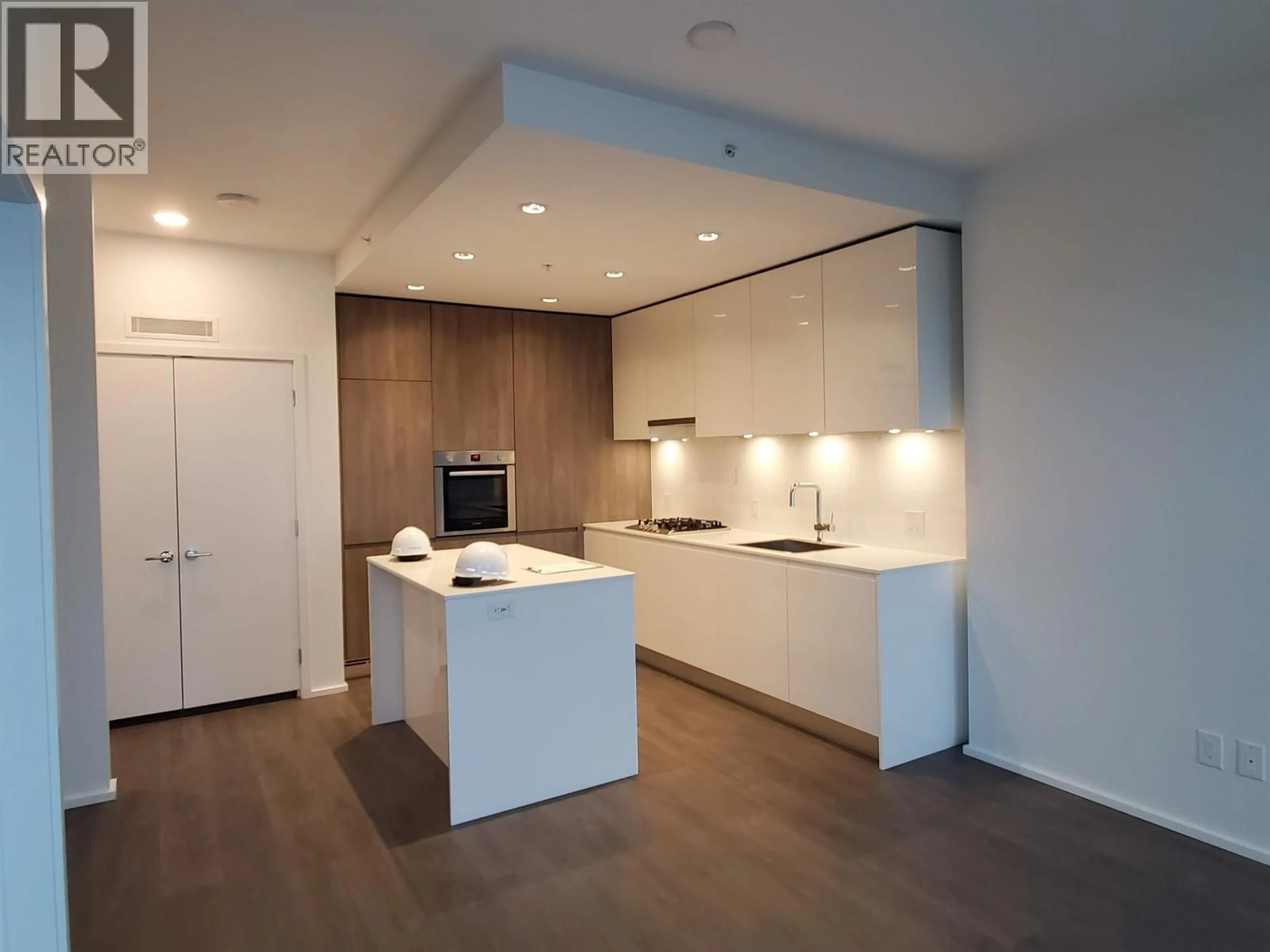 Open concept kitchen, unknown for 1908 - 4650 BRENTWOOD BOULEVARD, Burnaby British Columbia V5C0M3