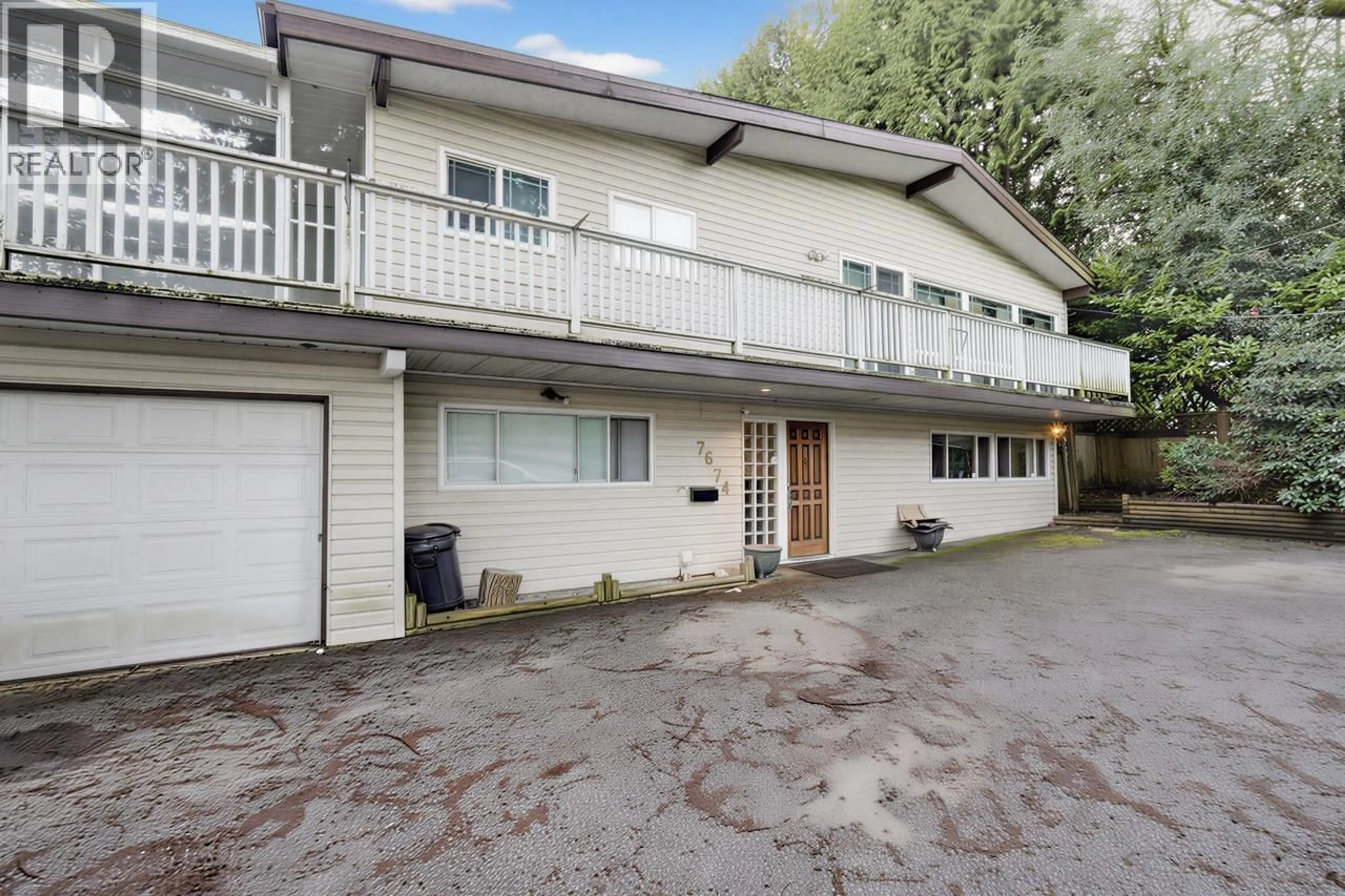 A pic from outside/outdoor area/front of a property/back of a property/a pic from drone, street for 7674 BURRIS STREET, Burnaby British Columbia V5E1Z3