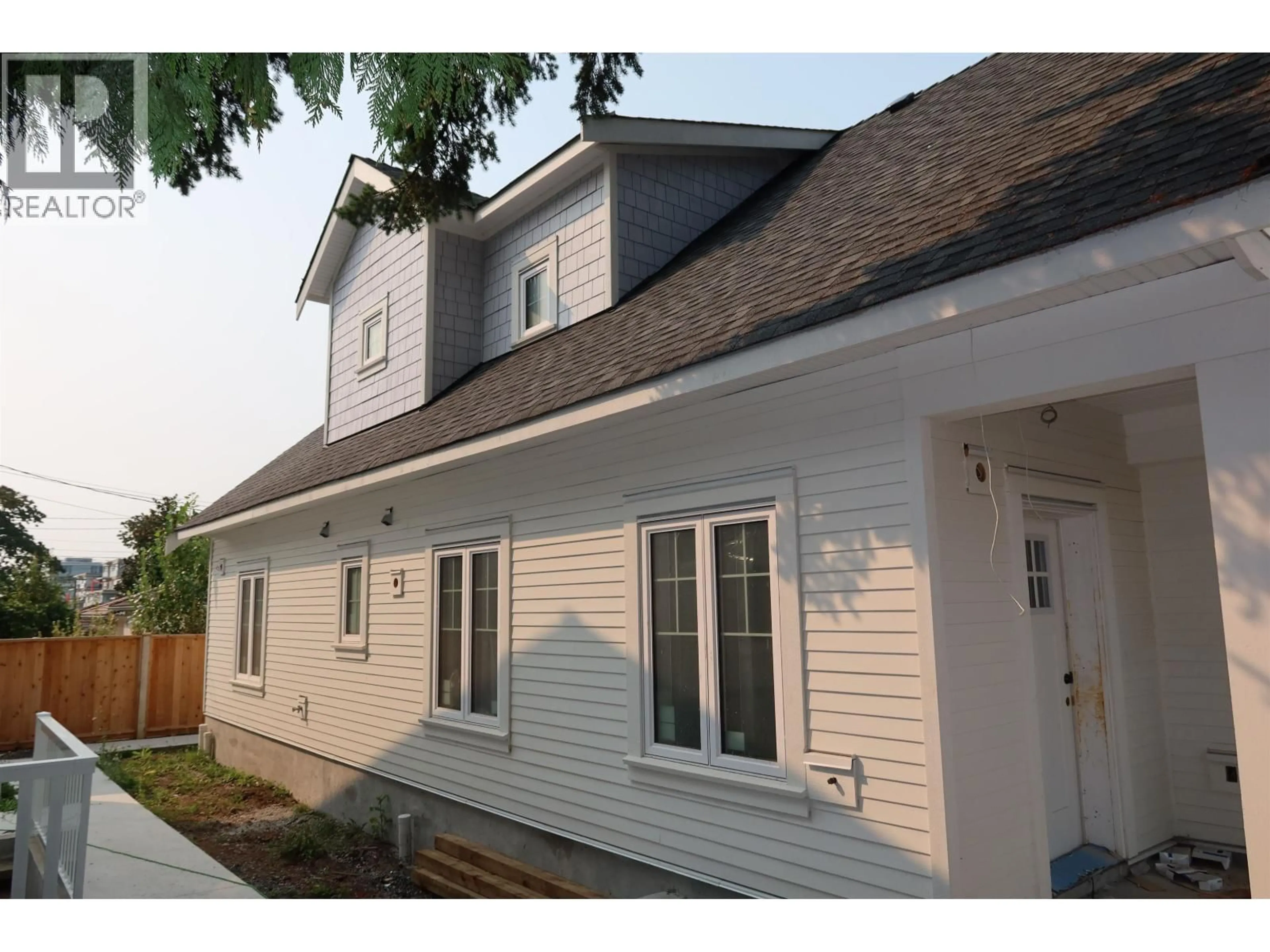 Home with vinyl exterior material, unknown for 970 PARK DRIVE, Vancouver British Columbia V6P2J4