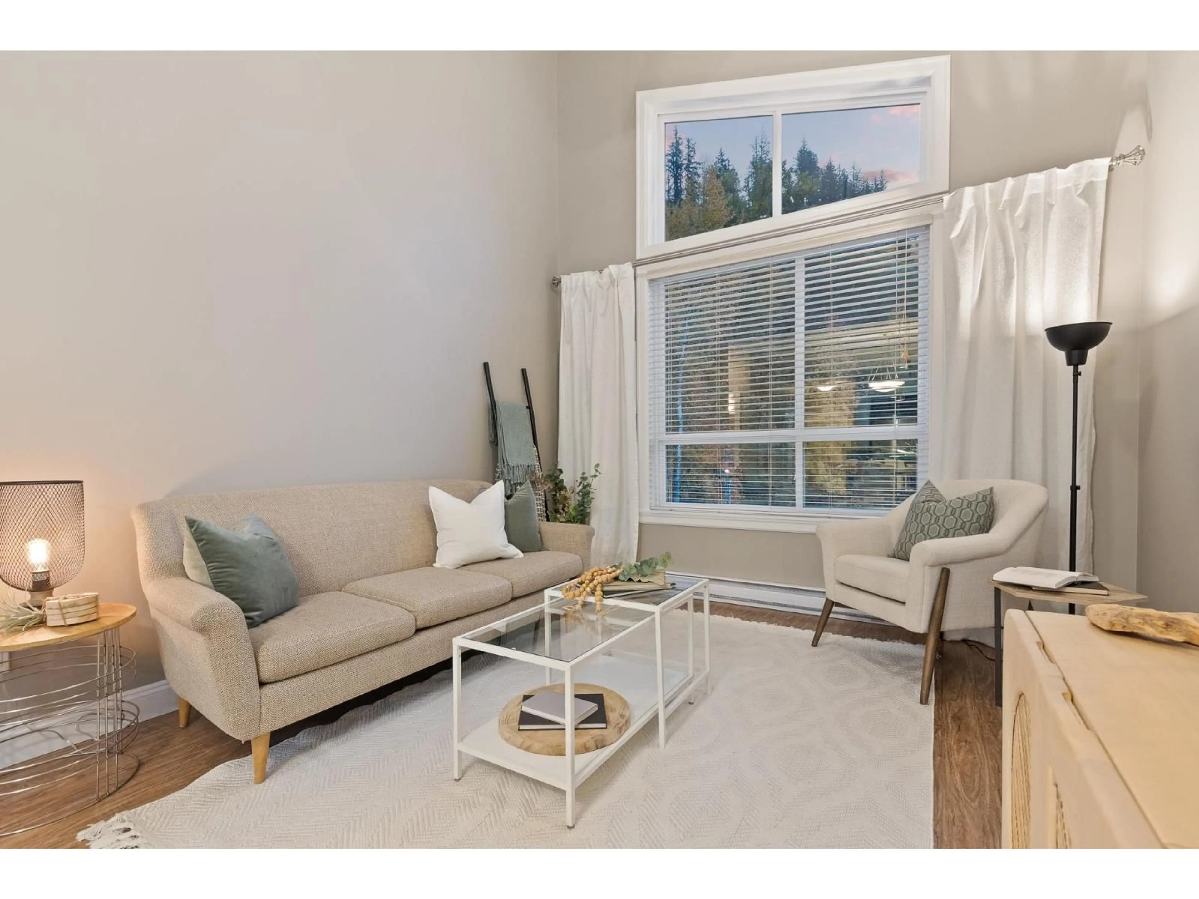Living room with furniture, wood/laminate floor for 406 - 45640 ALMA AVENUE, Chilliwack British Columbia V2R0P8