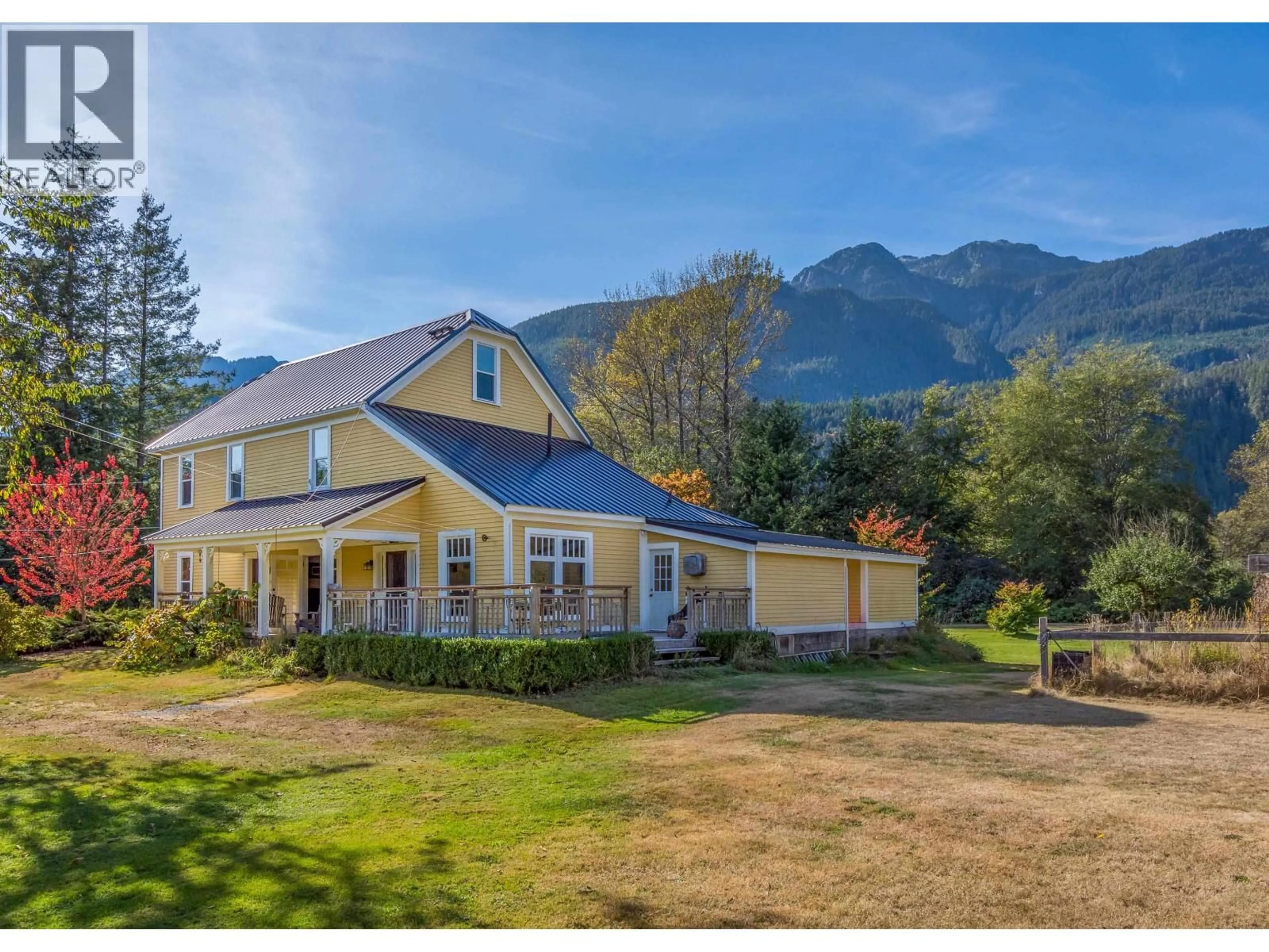 A pic from outside/outdoor area/front of a property/back of a property/a pic from drone, mountain view for 1189 JUDD ROAD, Squamish British Columbia V0N1H0