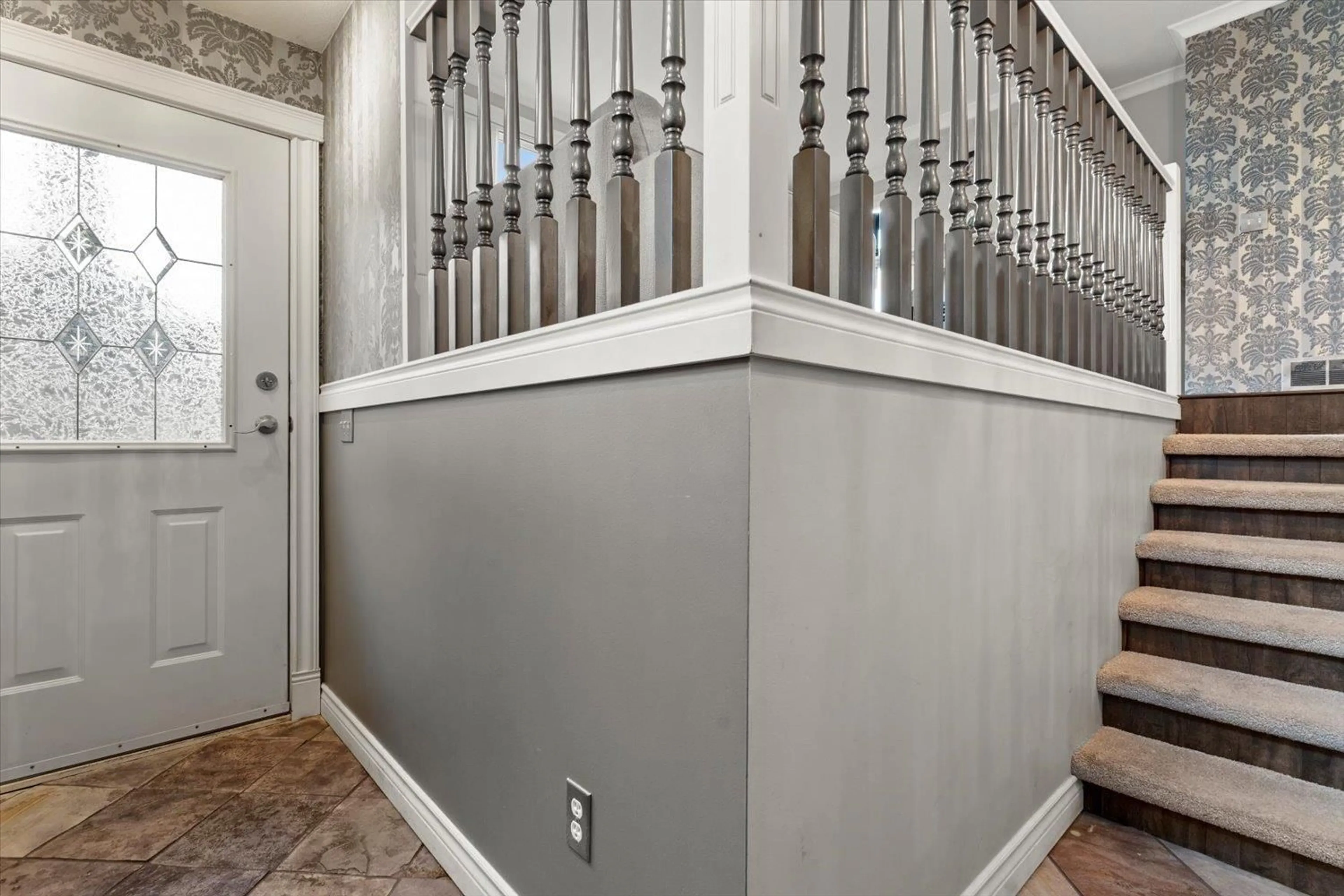 Indoor entryway for 1601 - 5260 GOLDSPRING PLACE, Chilliwack British Columbia V2R5S5