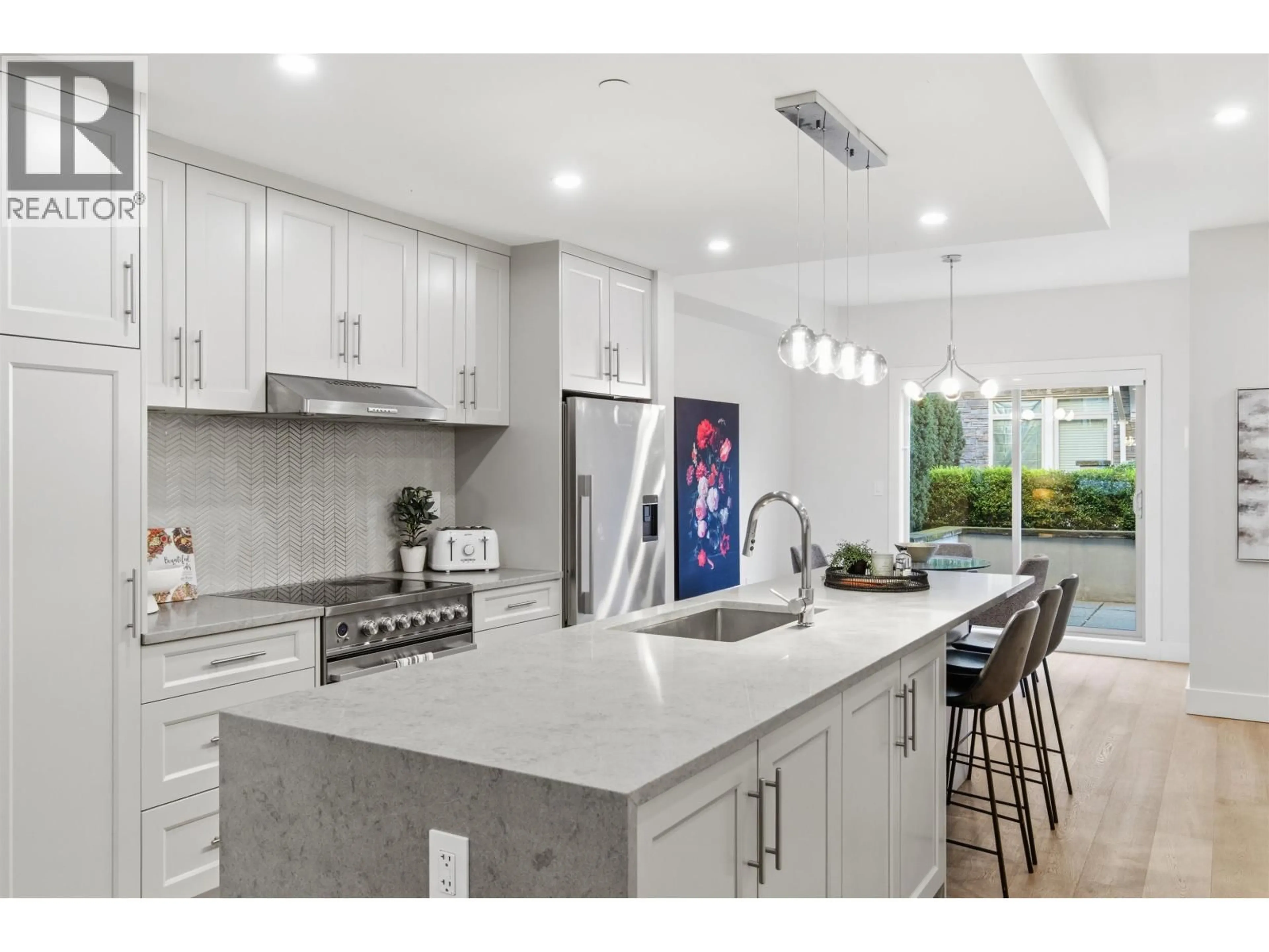 Open concept kitchen, ceramic/tile floor for 2 - 115 QUEENS ROAD, North Vancouver British Columbia V7N2K4