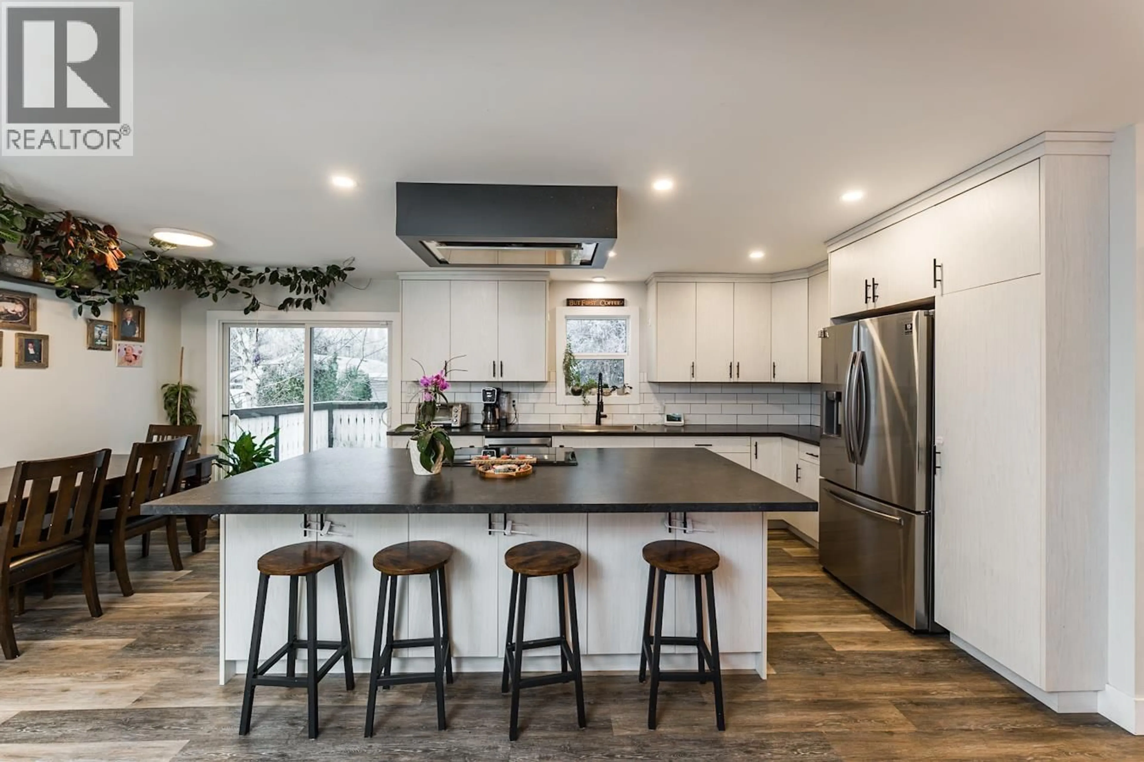 Contemporary kitchen, unknown for 7715 LEMOYNE DRIVE, Prince George British Columbia V2N3A6