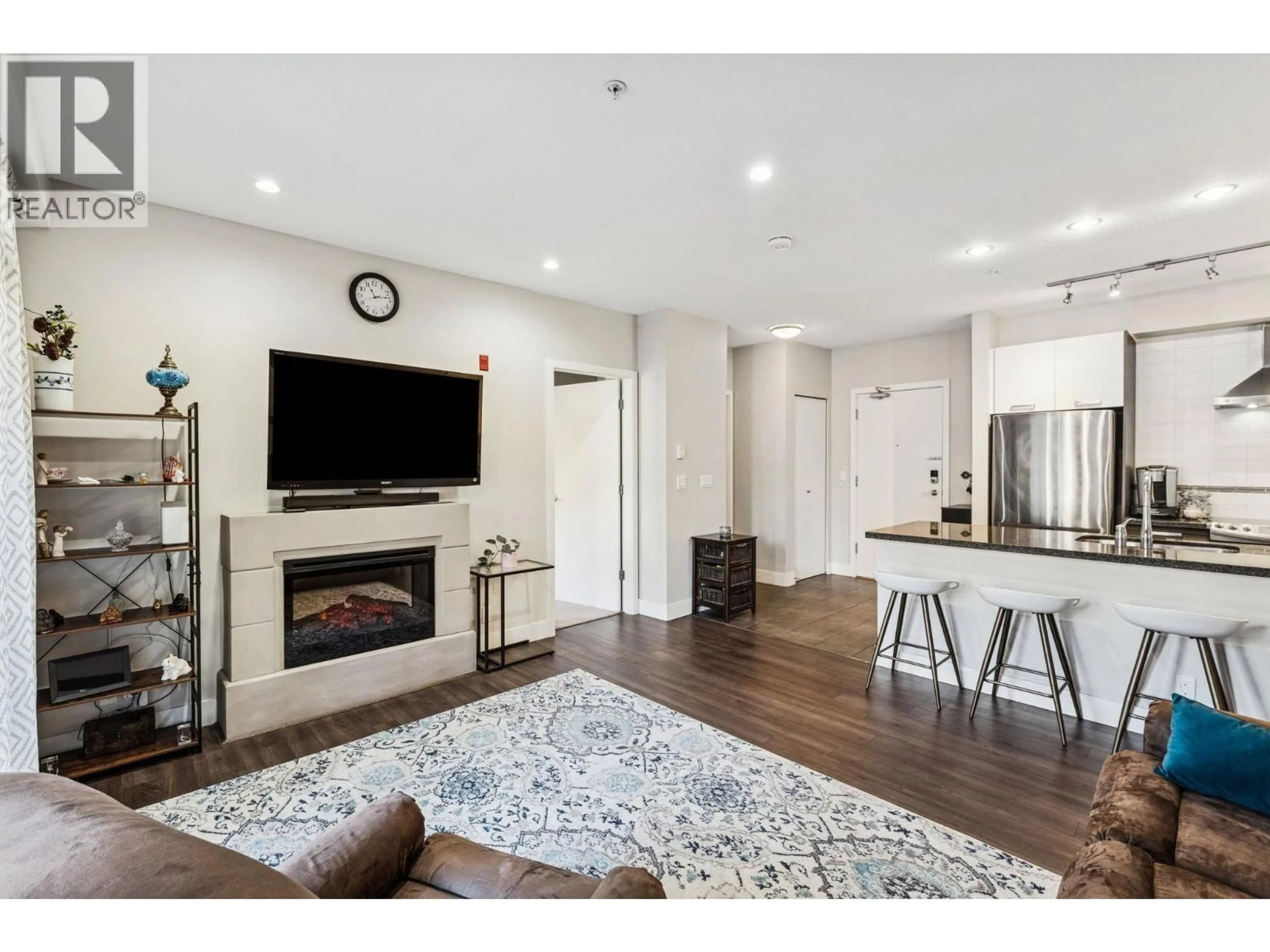 Living room with furniture, unknown for 302 - 1273 MARINE DRIVE, North Vancouver British Columbia V7P1T3