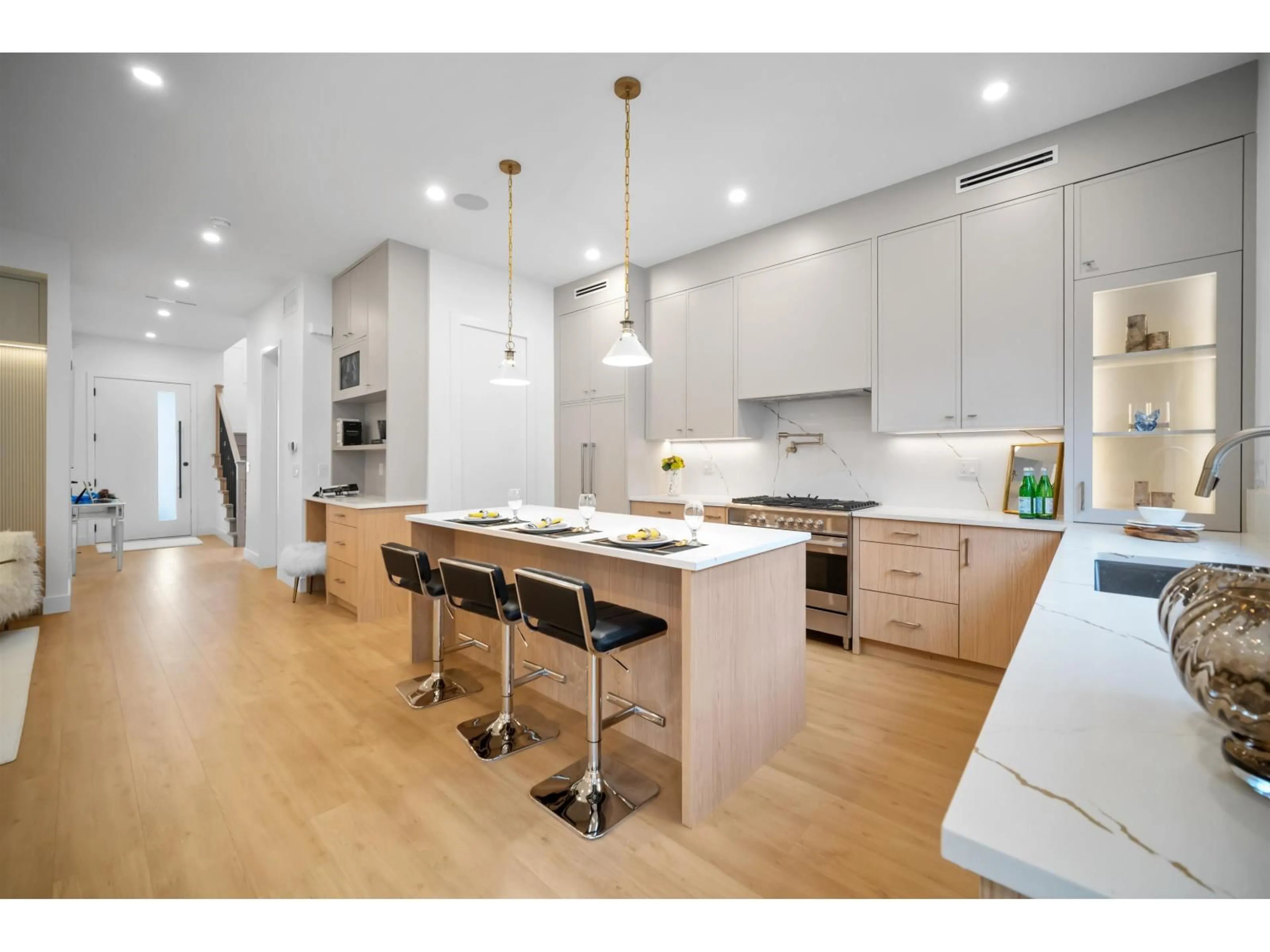 Contemporary kitchen, wood/laminate floor for 9214 114 STREET, Delta British Columbia V4C3K8