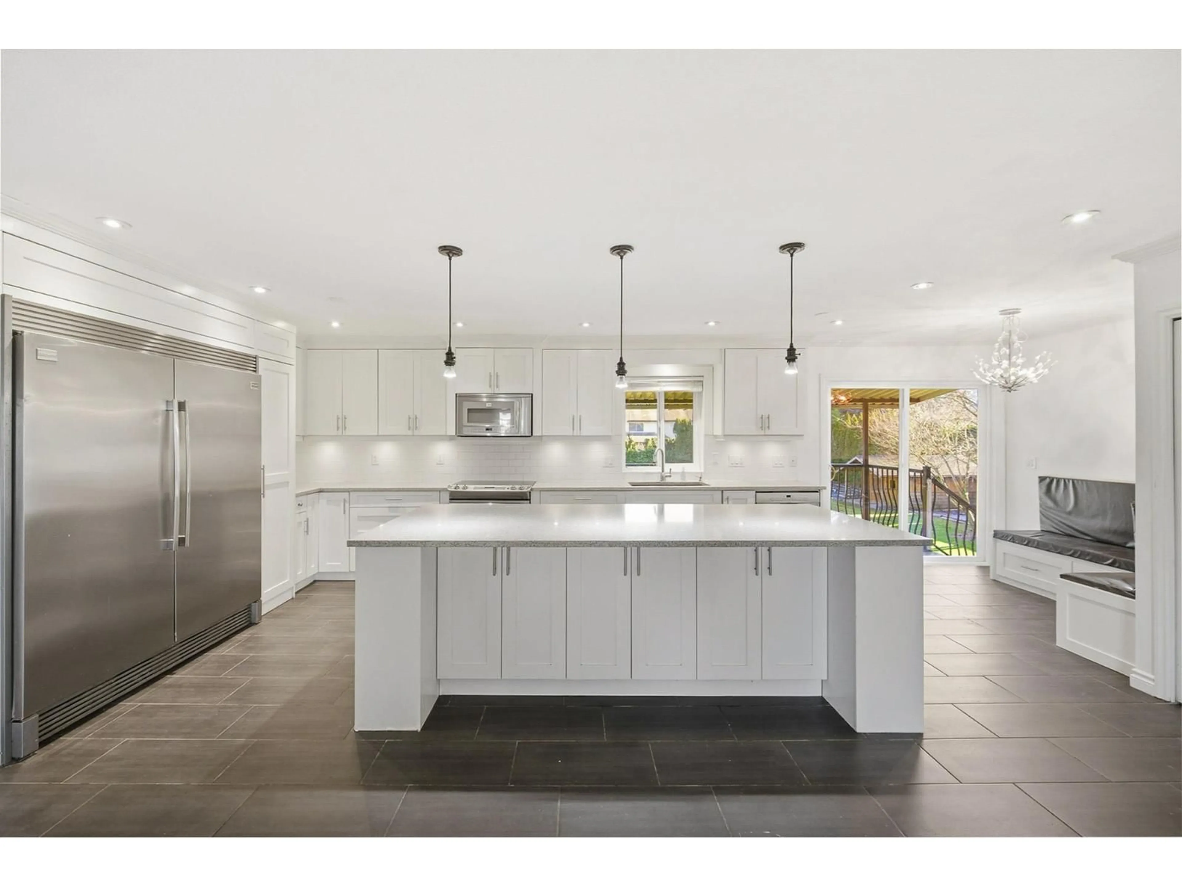 Open concept kitchen, ceramic/tile floor for 5890 CARTER ROAD, Chilliwack British Columbia V2R3K1