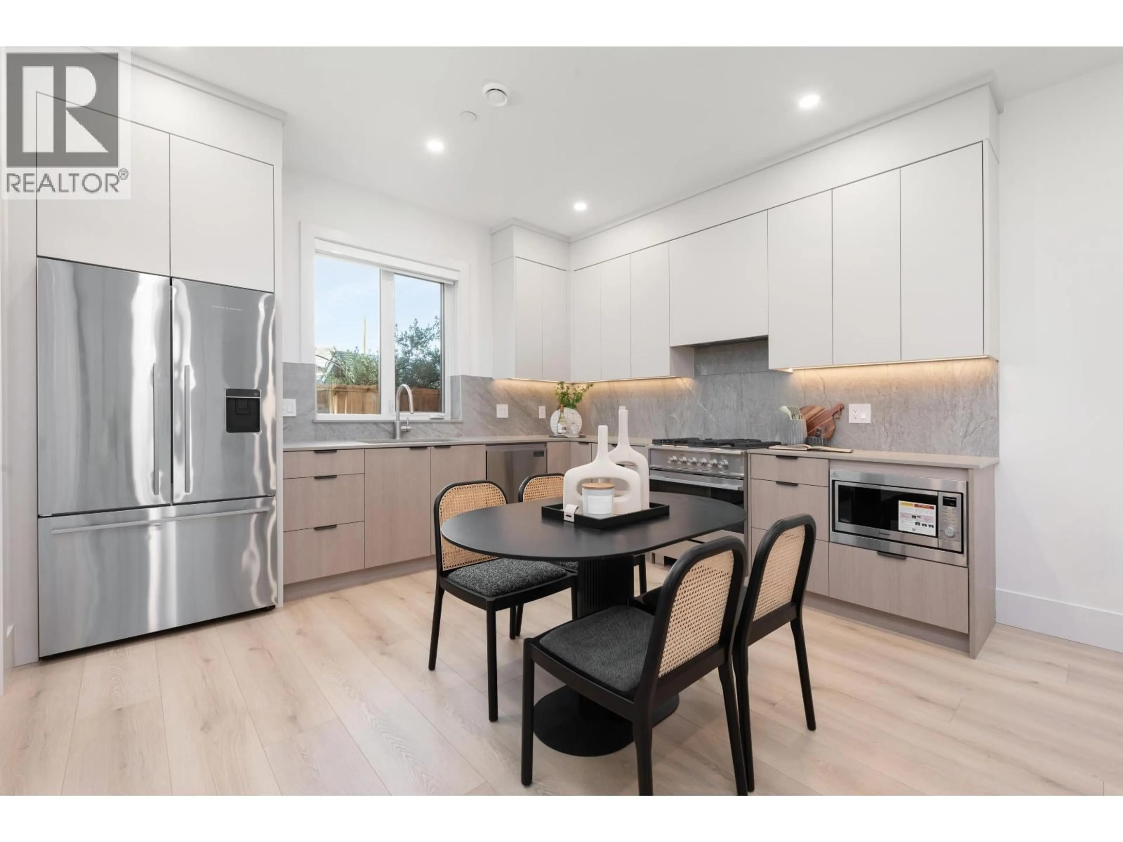 Open concept kitchen, wood/laminate floor for 323 KAMLOOPS STREET, Vancouver British Columbia V5K0A9