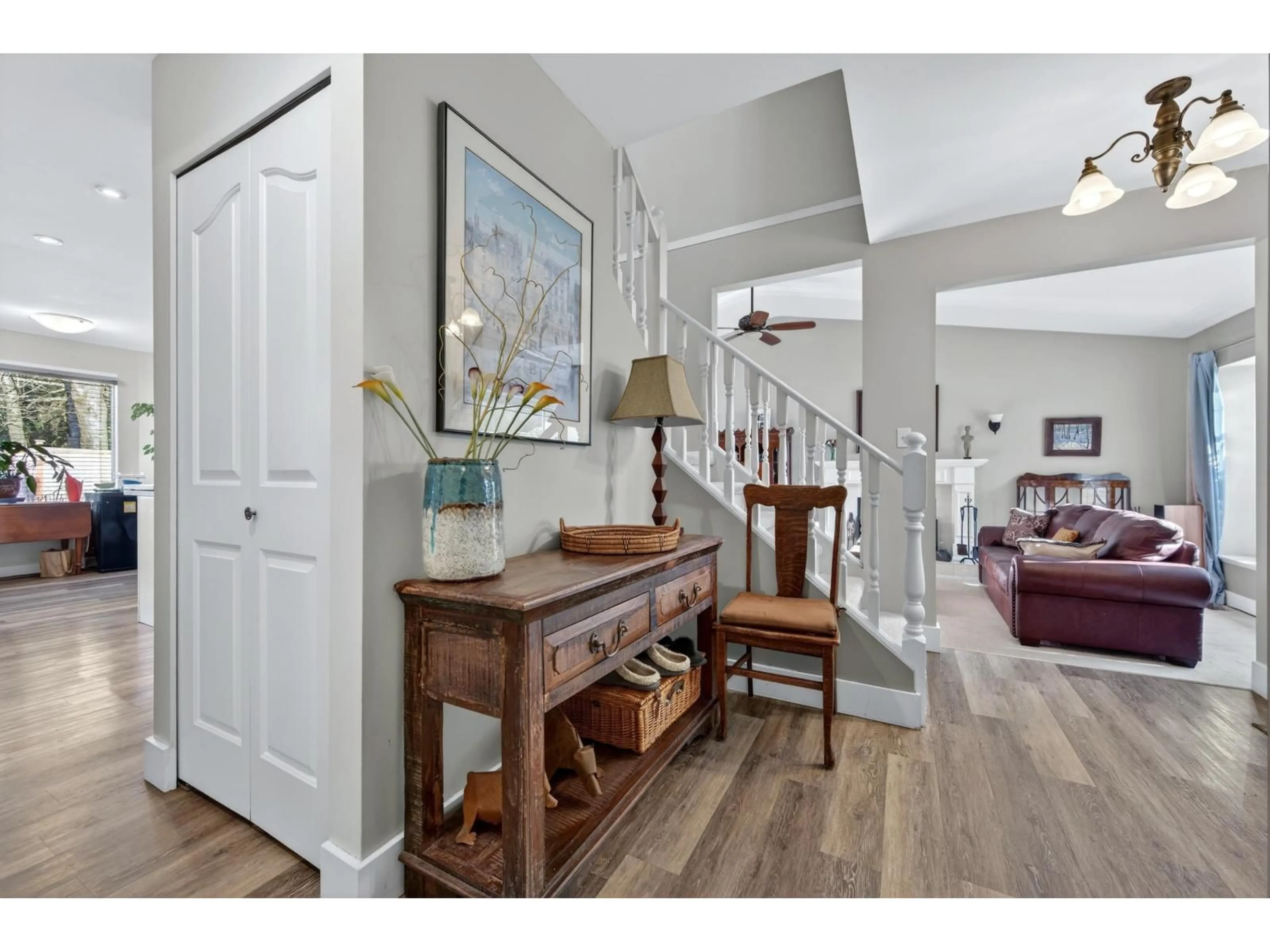 Indoor entryway for 18477 57A AVENUE, Surrey British Columbia V3S7E4