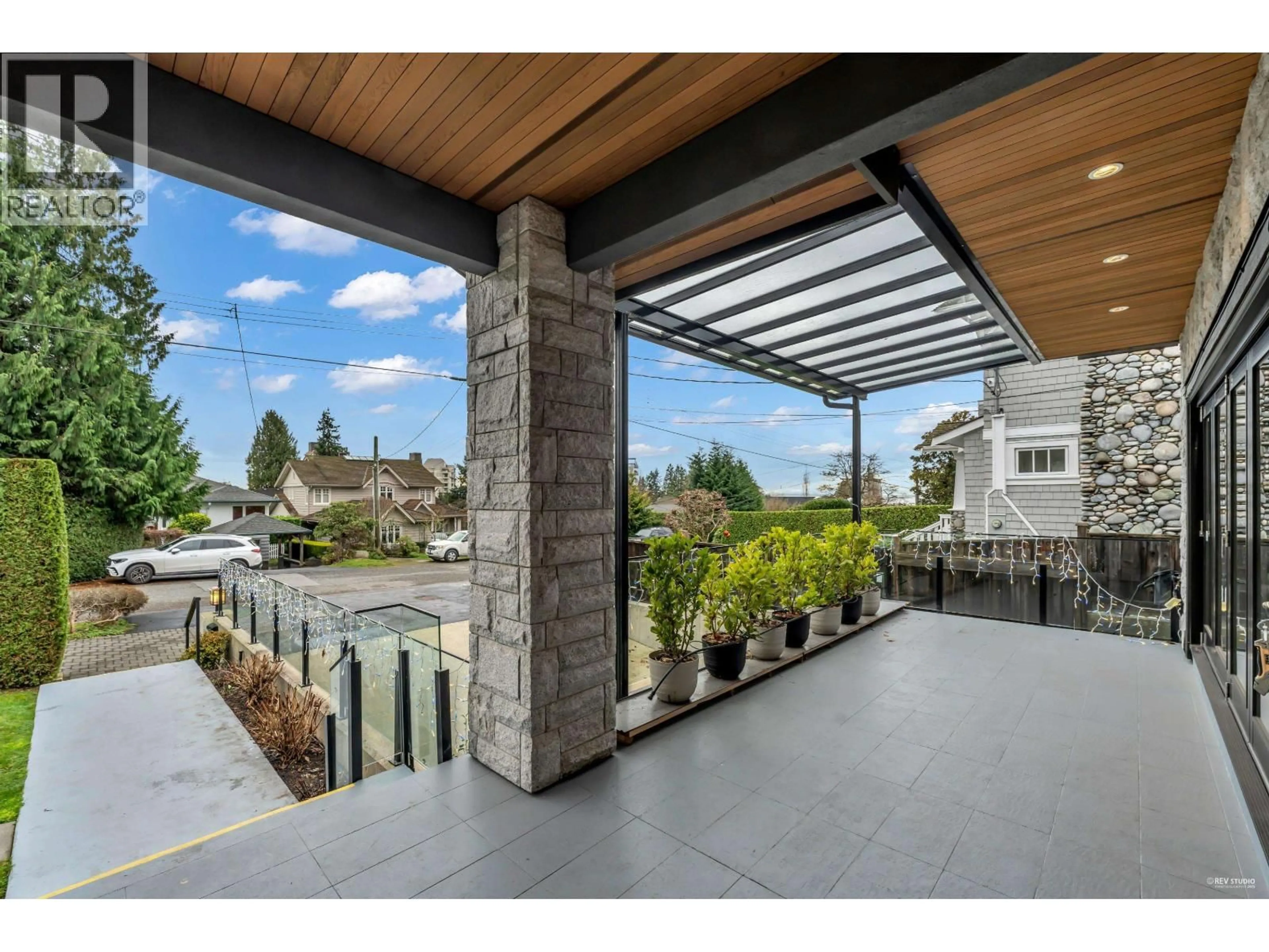 Patio, mountain view for 2227 HAYWOOD AVENUE, West Vancouver British Columbia V7V1X6