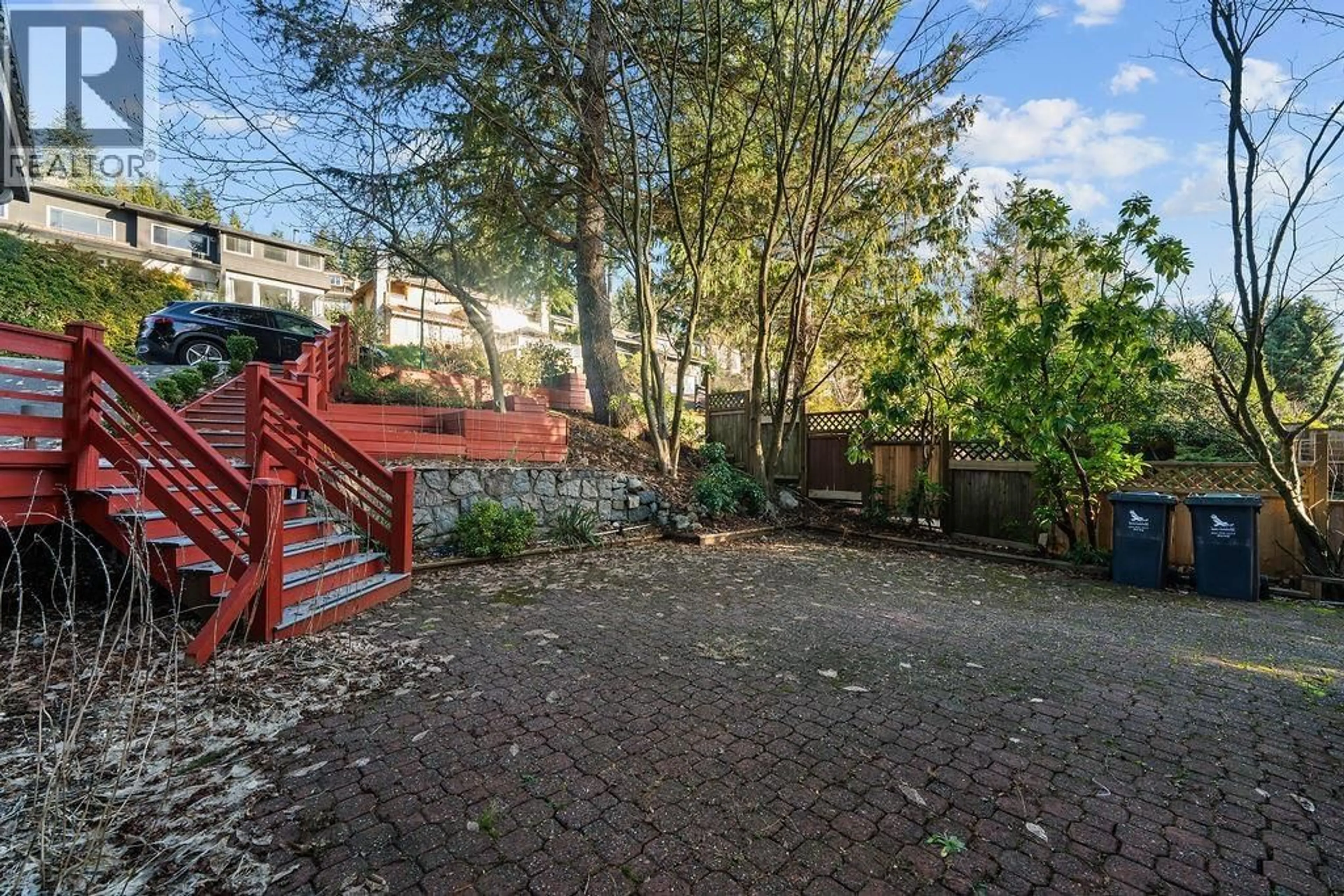 Patio, street for 271 MONTROYAL BOULEVARD, North Vancouver British Columbia V7N4E4