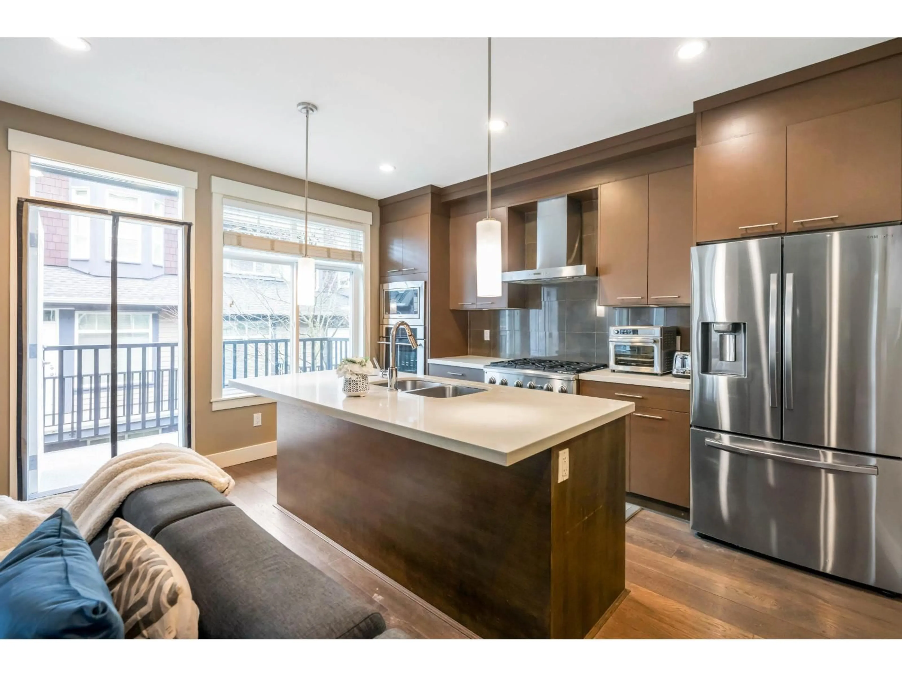 Open concept kitchen, wood/laminate floor for 10 - 15977 26 AVENUE, Surrey British Columbia V3Z2W7