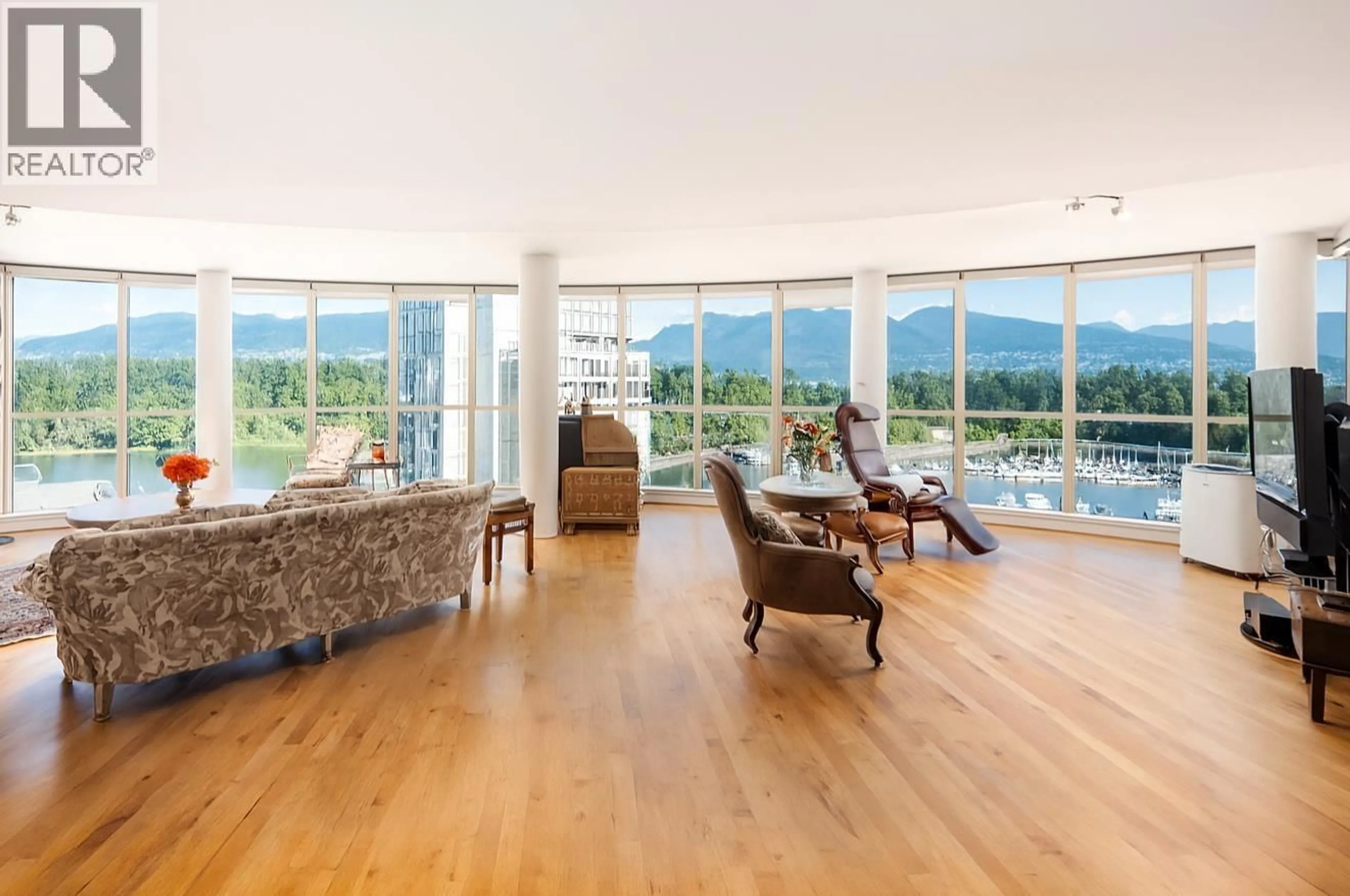 Living room with furniture, wood/laminate floor for 1701 - 1888 ALBERNI STREET, Vancouver British Columbia V6G1B3