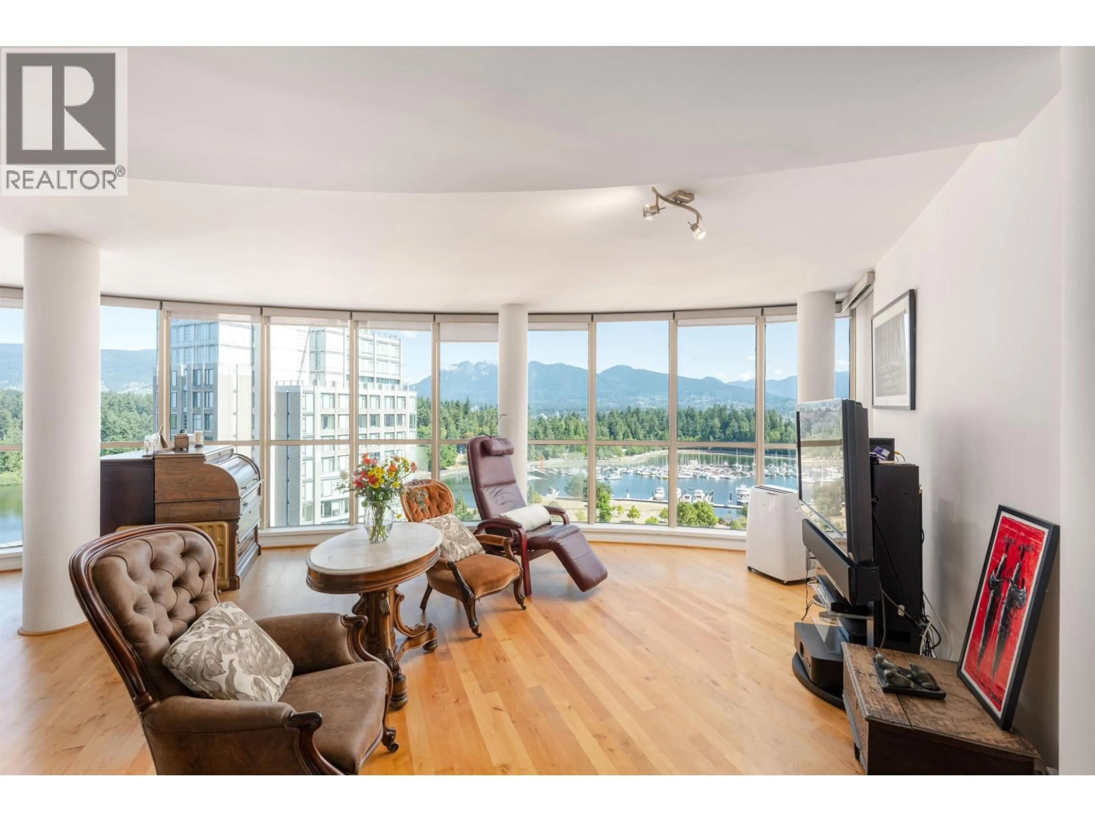 Living room with furniture, wood/laminate floor for 1701 - 1888 ALBERNI STREET, Vancouver British Columbia V6G1B3
