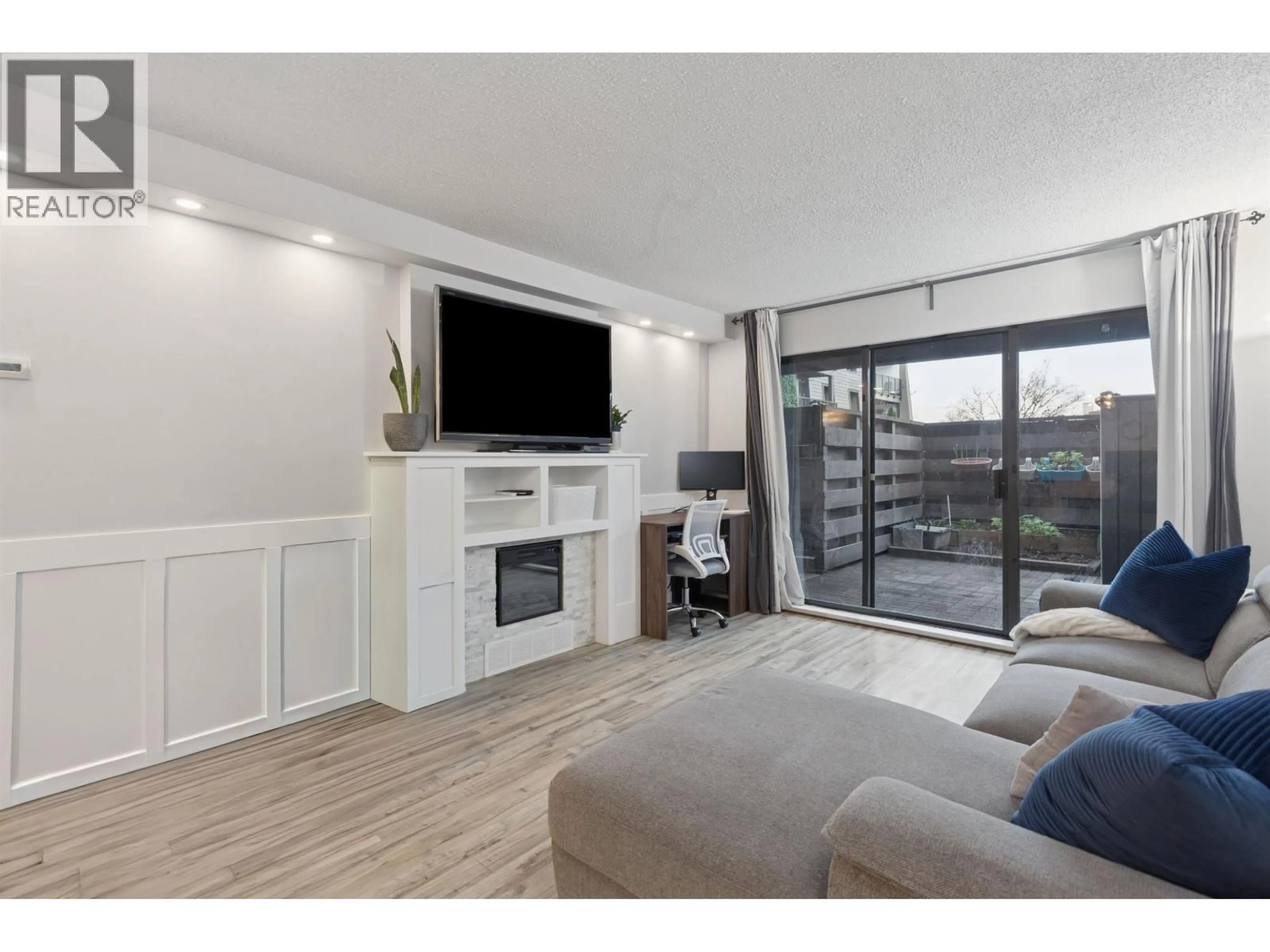 Living room with furniture, wood/laminate floor for 102 - 4111 FRANCIS ROAD, Richmond British Columbia V7C1J8