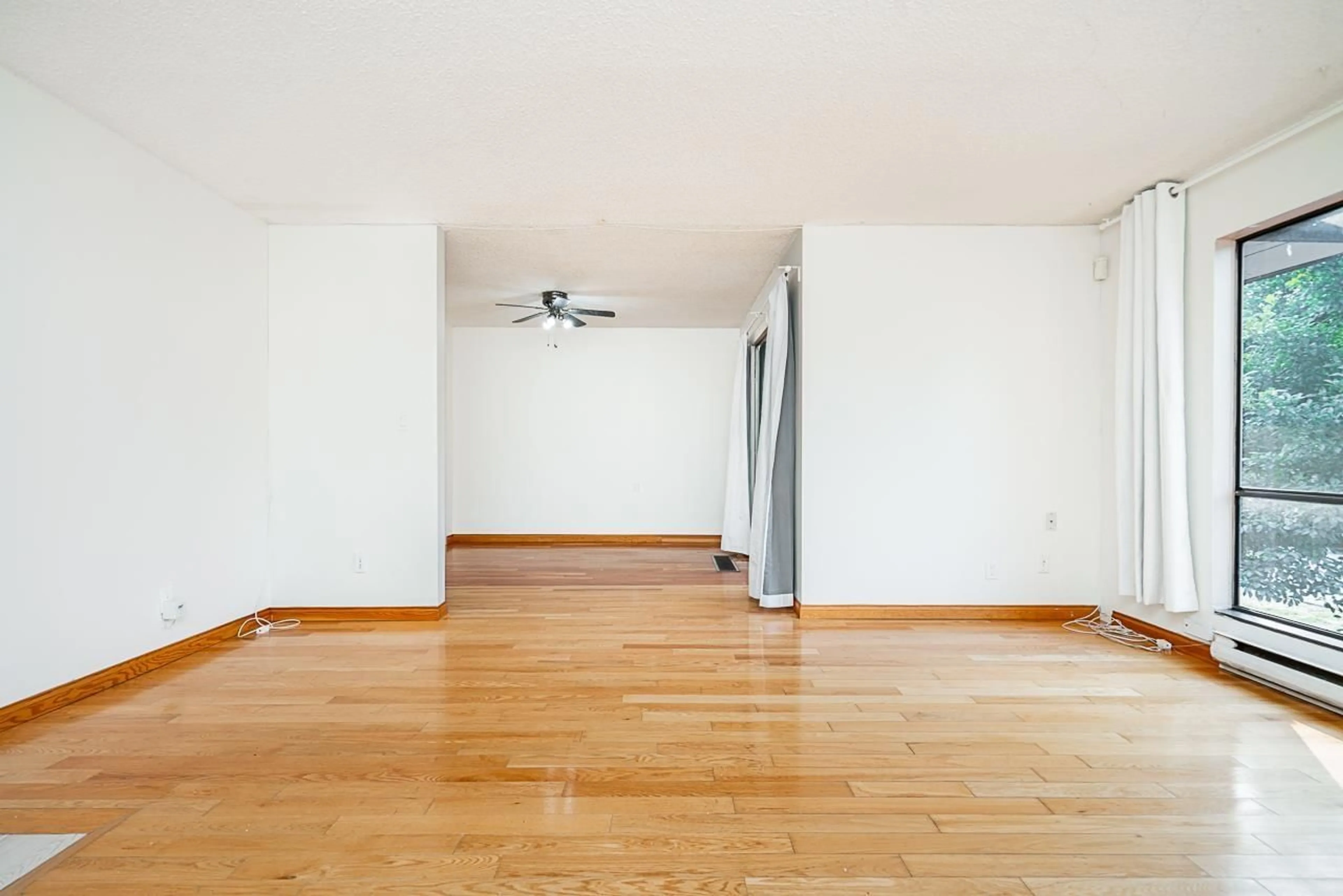 A pic of a room for 10570 HOLLY PARK LANE, Surrey British Columbia V3R6X9