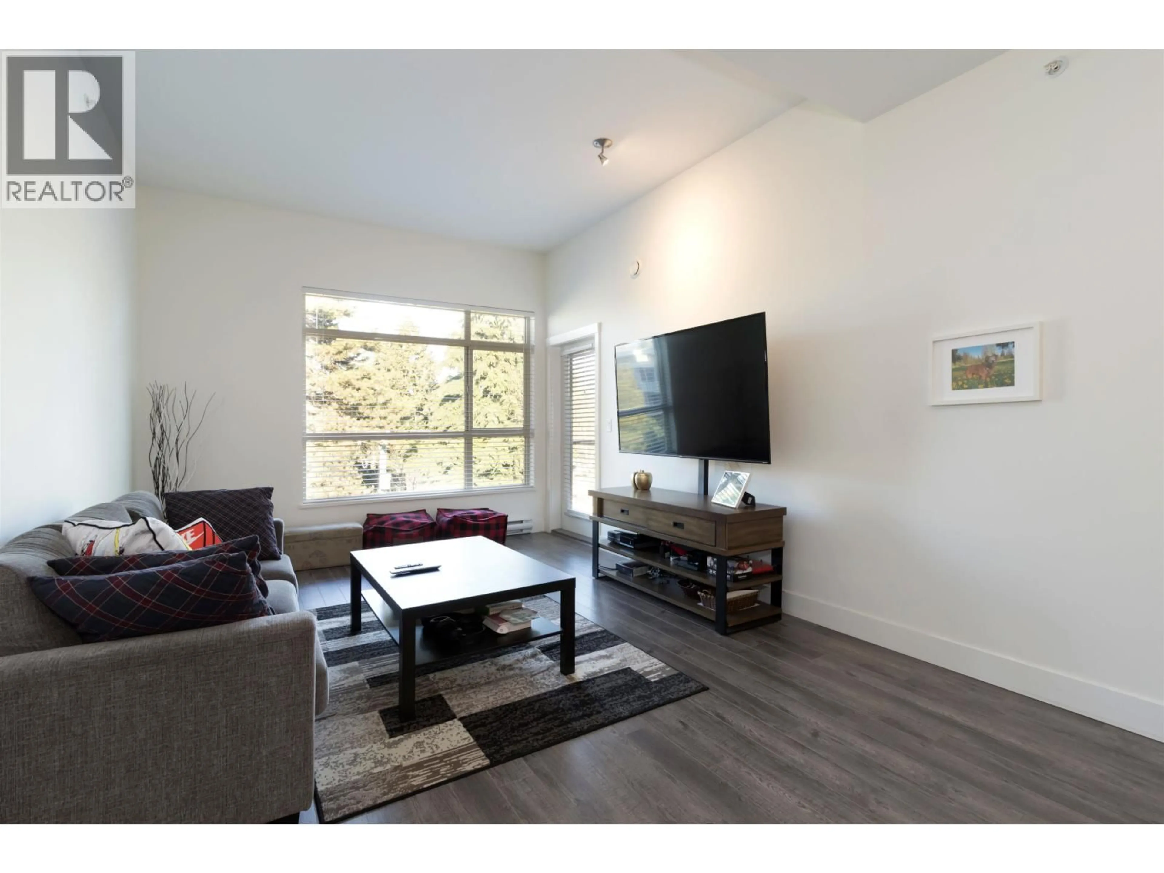 Living room with furniture, wood/laminate floor for 407 - 2436 KELLY AVENUE, Port Coquitlam British Columbia V3C1Y4