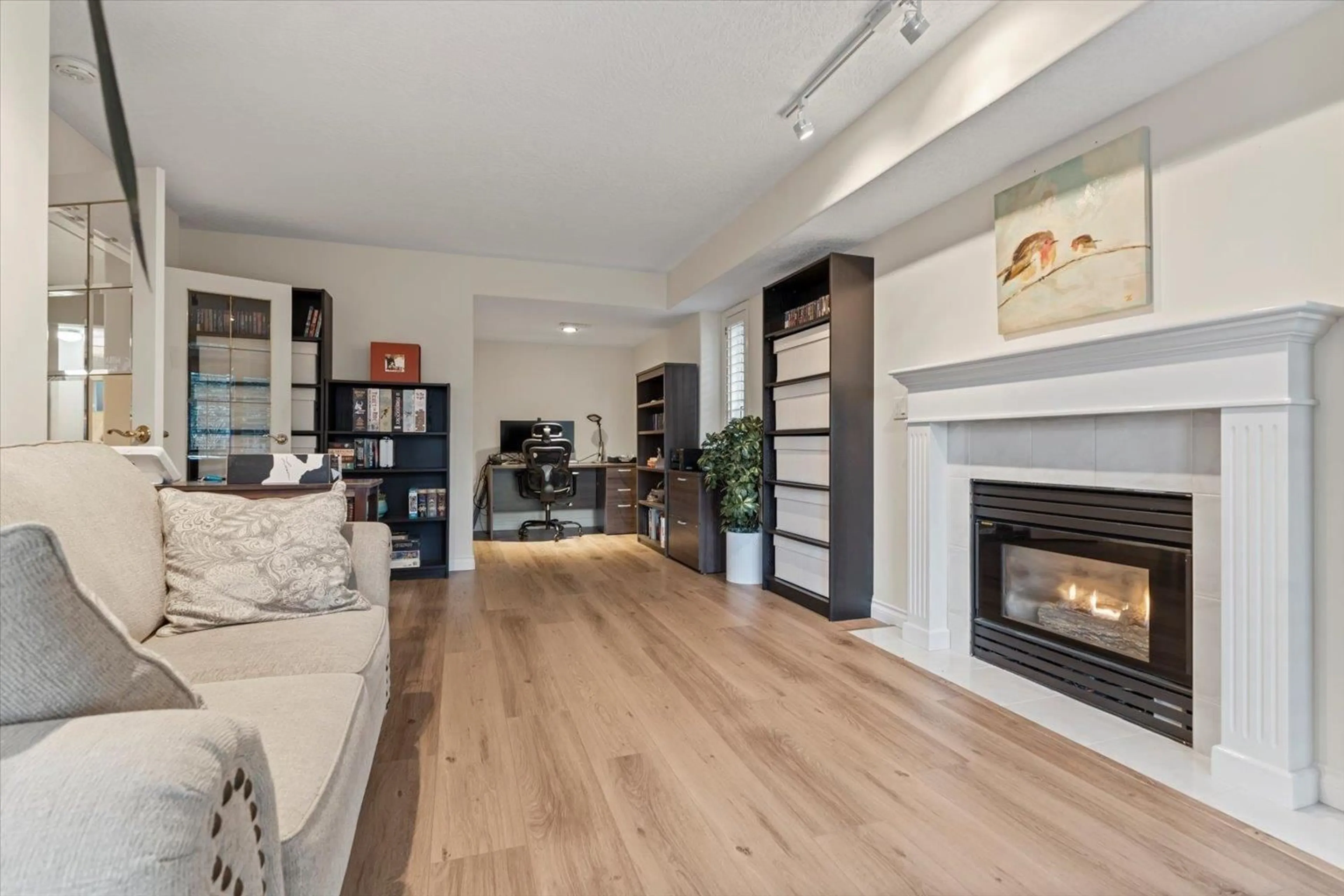 Living room with furniture, wood/laminate floor for 90 - 4001 OLD CLAYBURN ROAD, Abbotsford British Columbia V3G1C5