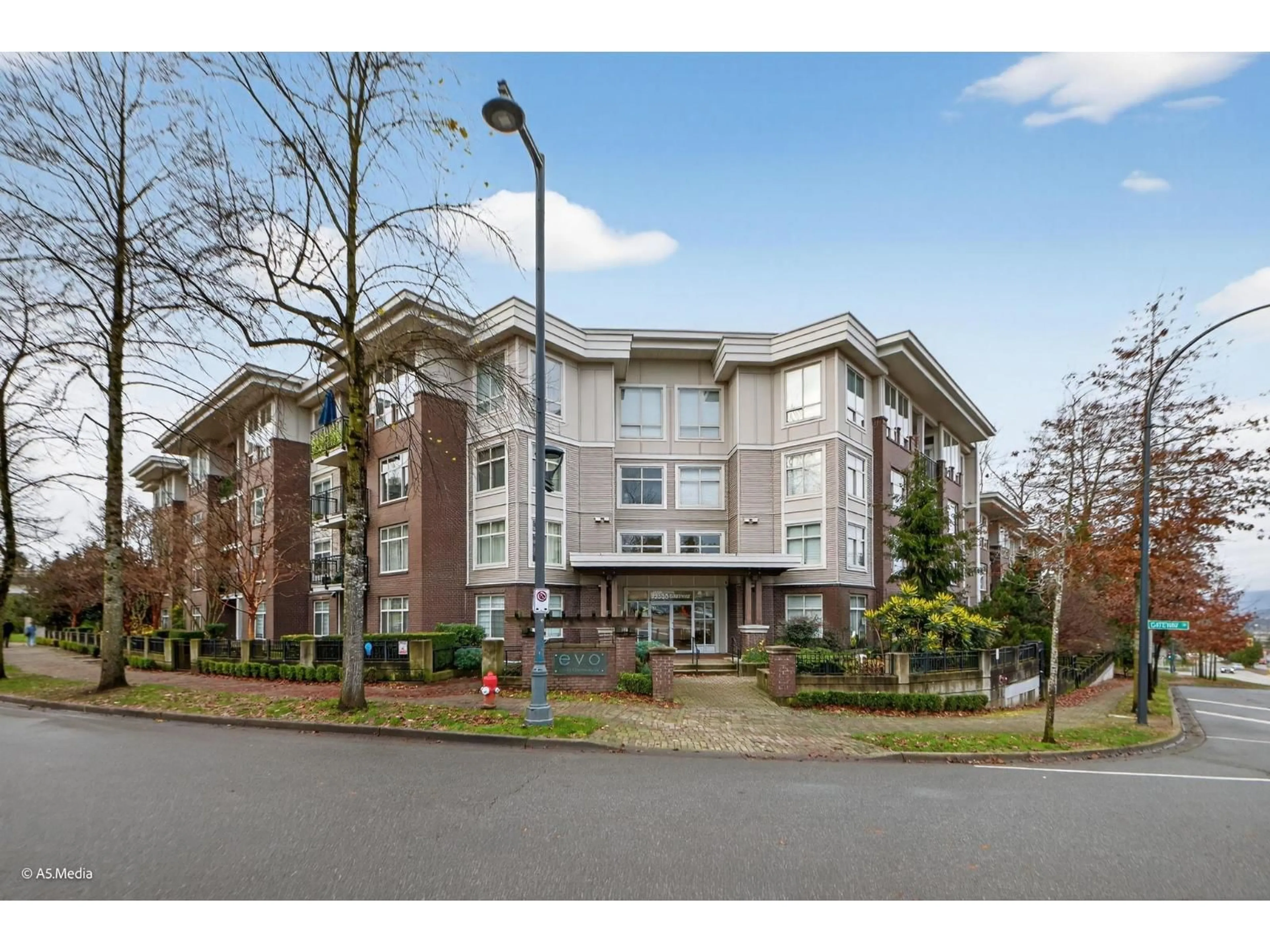 Unknown for 318 - 13555 GATEWAY DRIVE, Surrey British Columbia V3T0B5