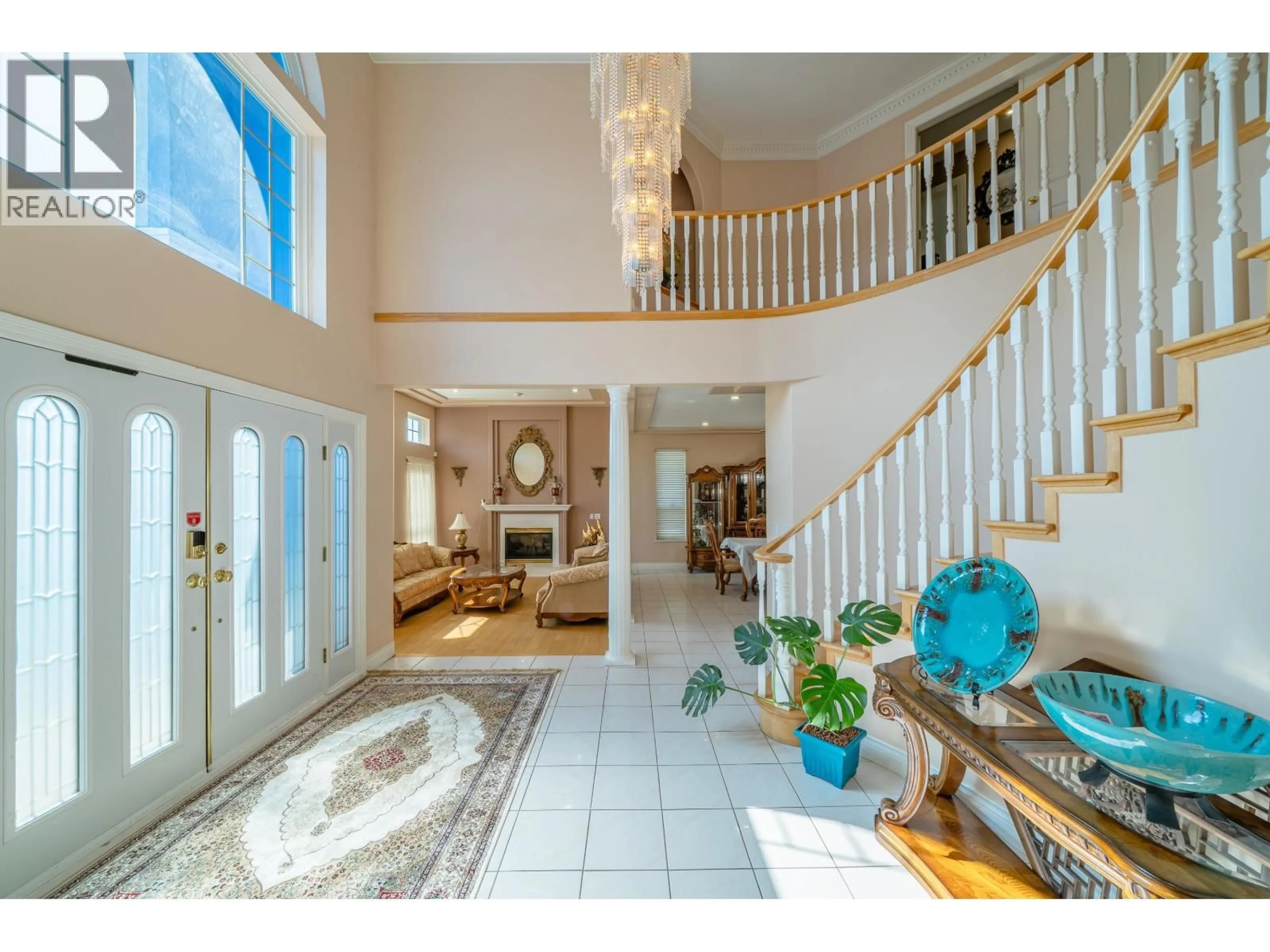 Indoor foyer for 7287 PANDORA STREET, Burnaby British Columbia V5A1B8