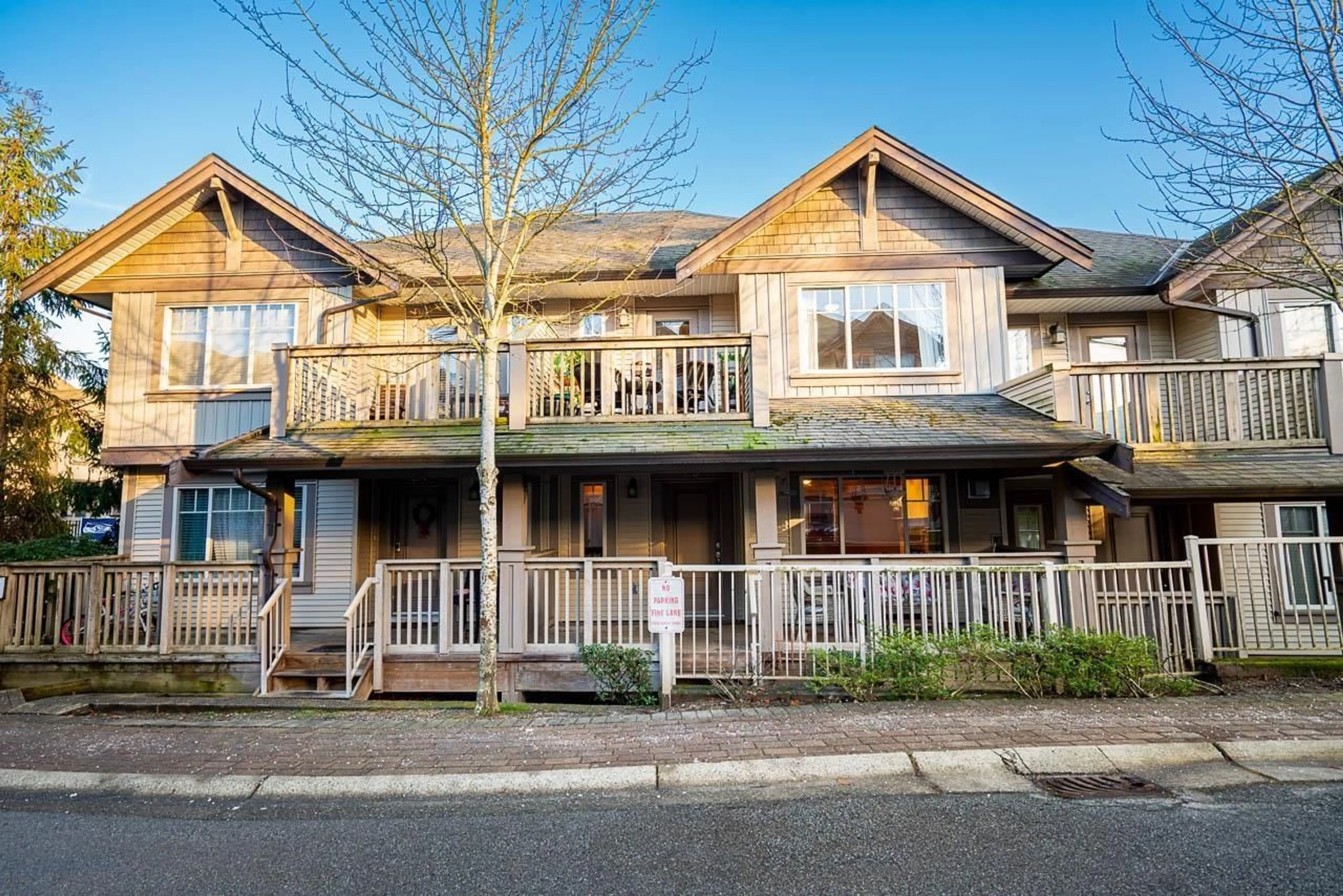 Home with vinyl exterior material, street for 25 - 6238 192 STREET, Surrey British Columbia V3S0S2