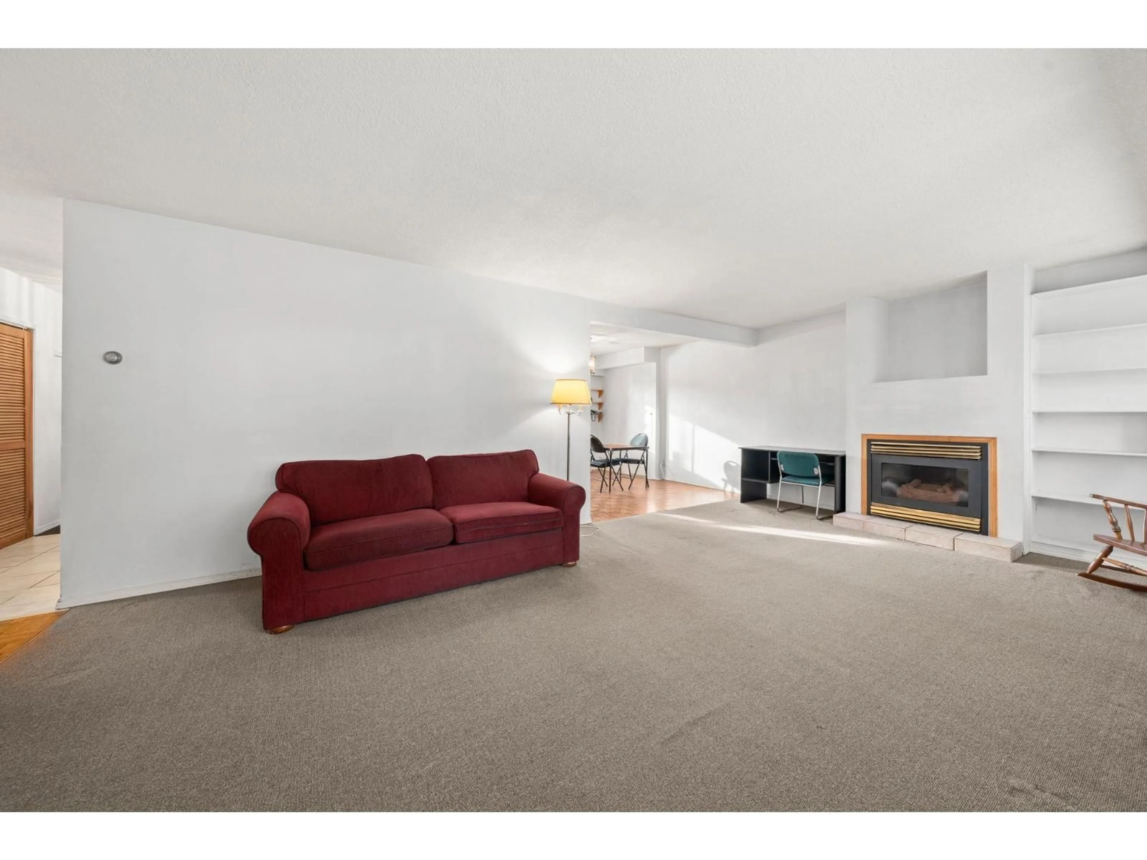 Living room with furniture, carpet floor for 14750 60 AVENUE, Surrey British Columbia V3S1R7