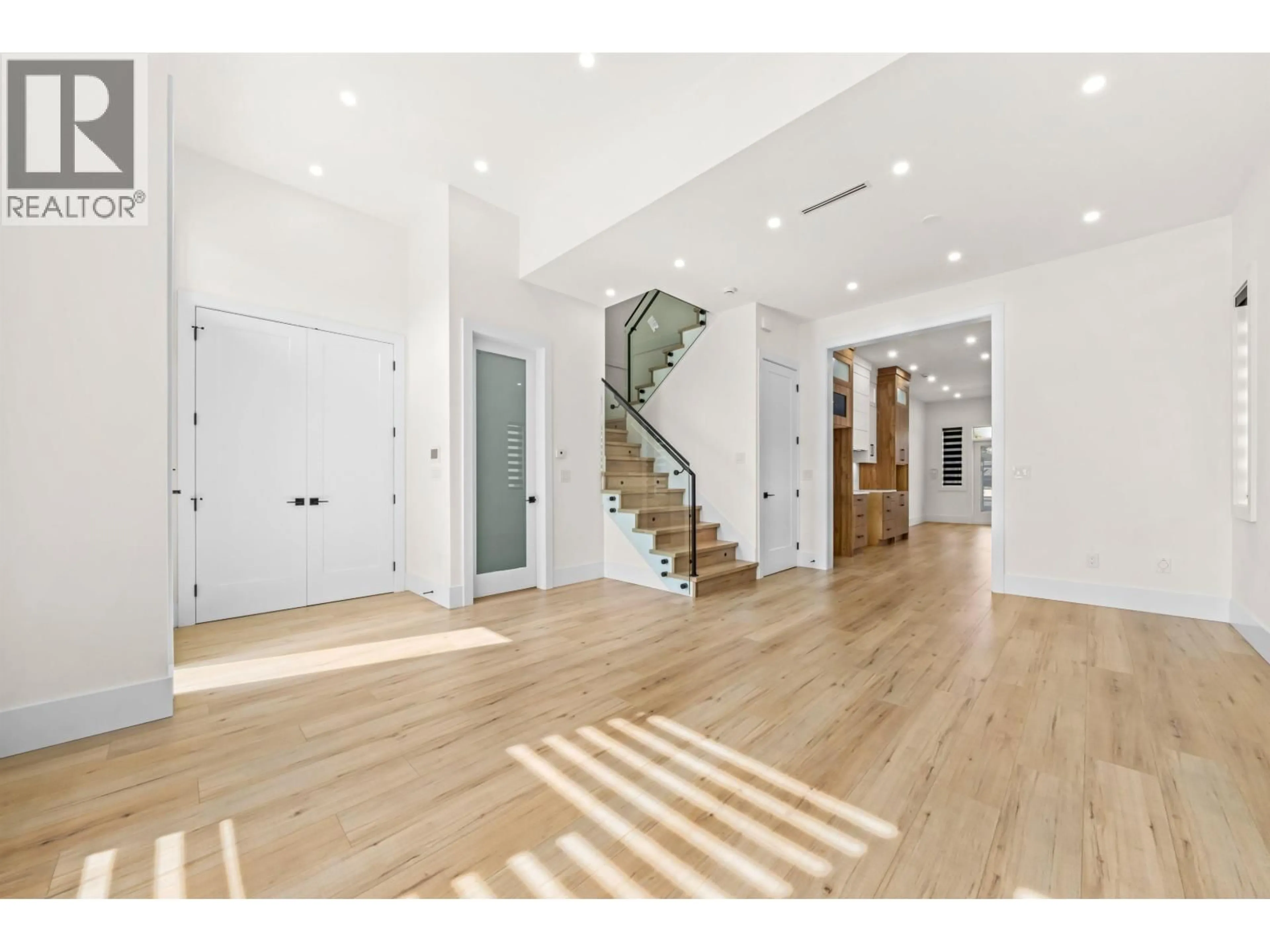 Indoor entryway for 7633 ROSEWOOD STREET, Burnaby British Columbia V5E2G8