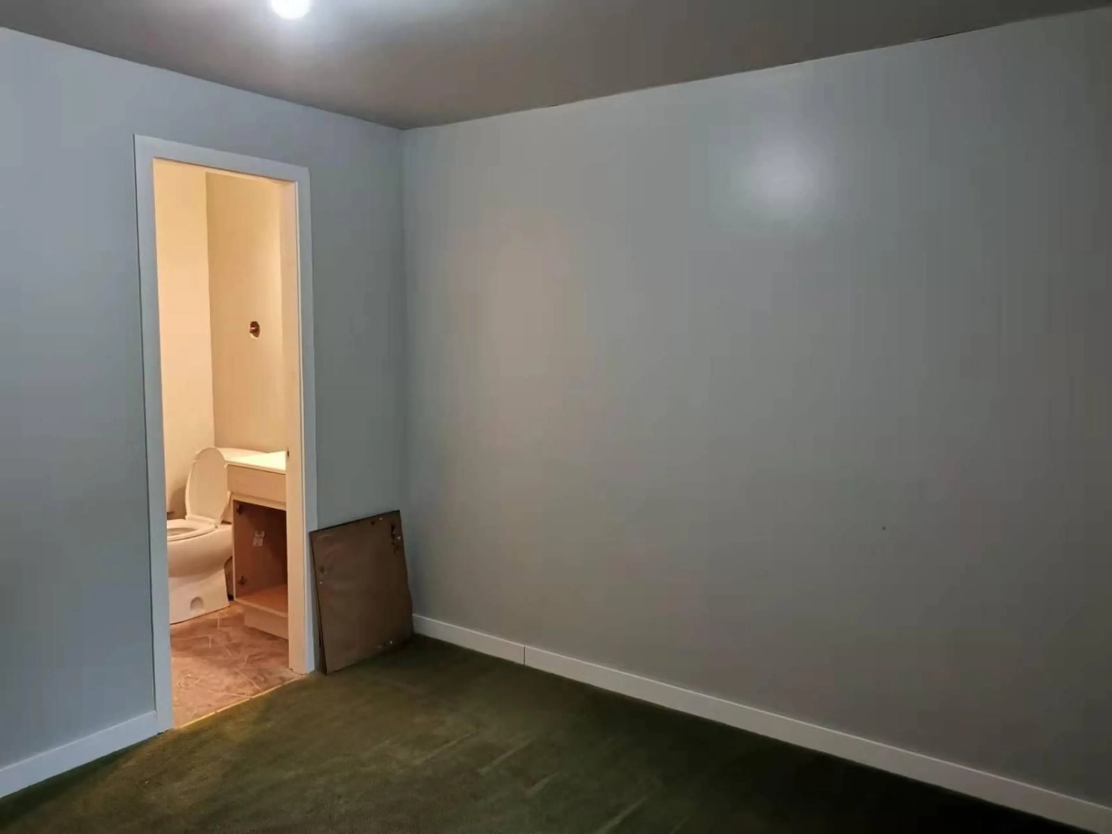 A pic of a room for 33025 14 AVENUE, Mission British Columbia V2V2P3