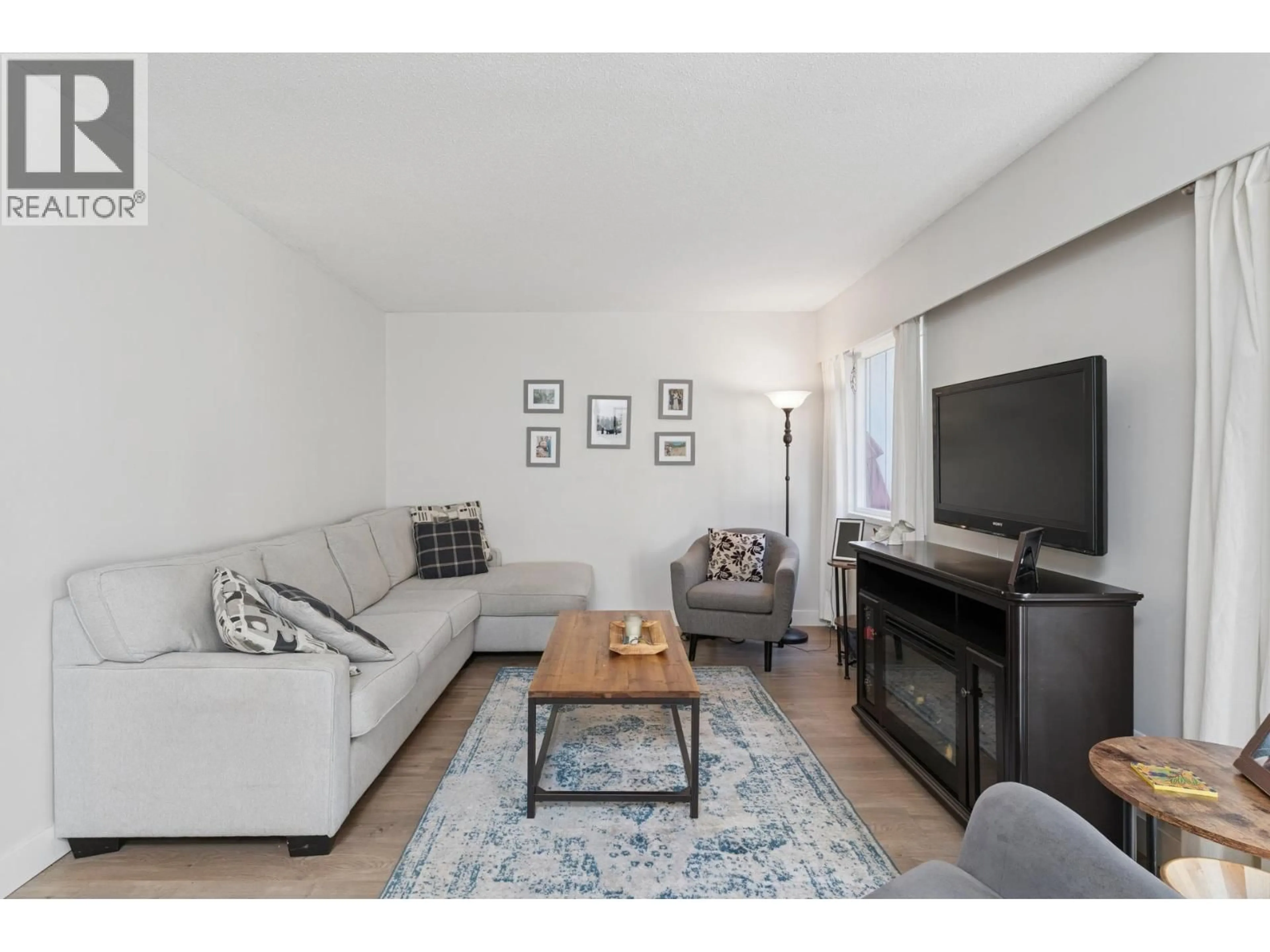 Living room with furniture, unknown for 2060 DEEP COVE CRESCENT, North Vancouver British Columbia V7G1T2