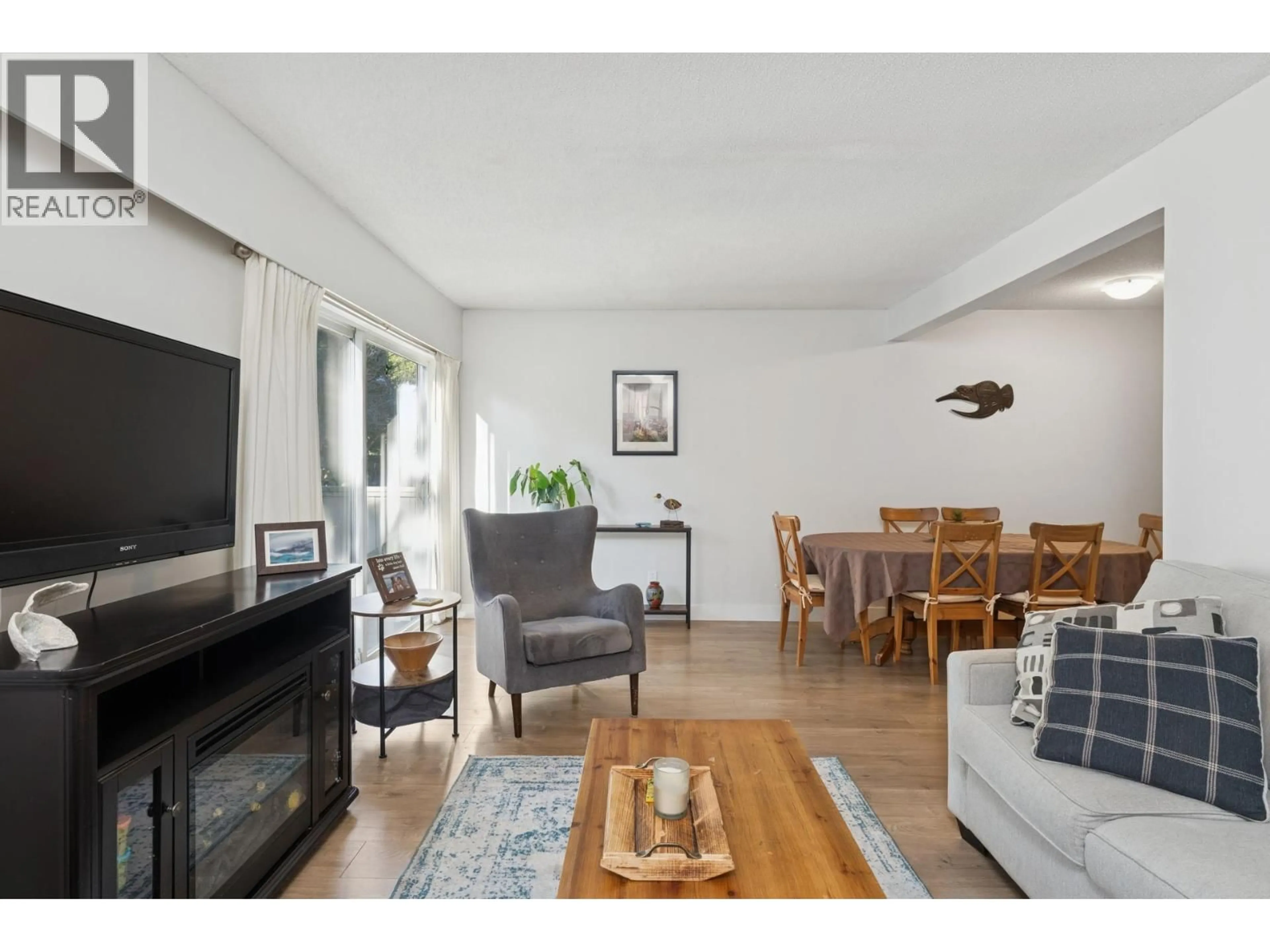 Living room with furniture, wood/laminate floor for 2060 DEEP COVE CRESCENT, North Vancouver British Columbia V7G1T2