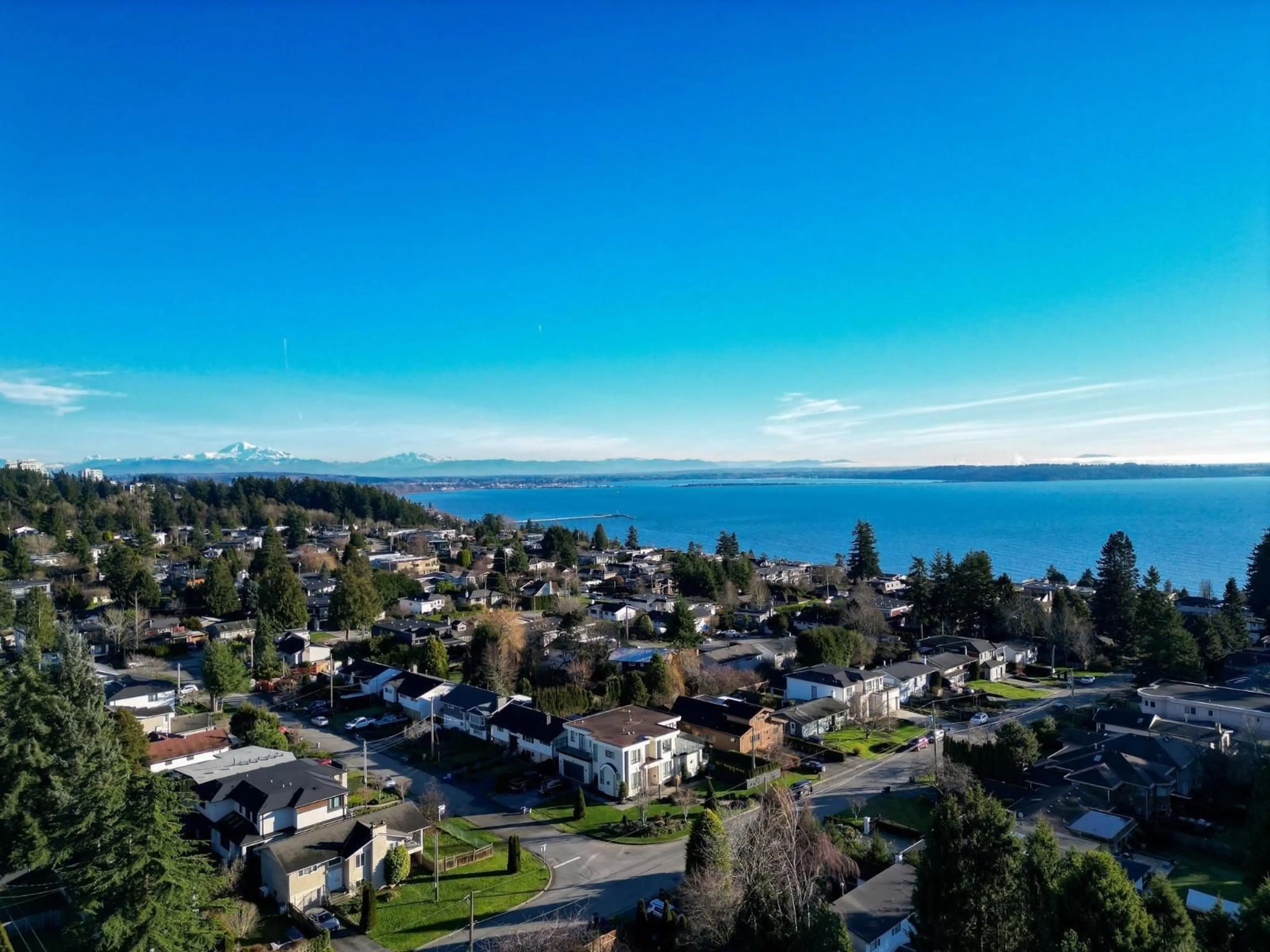 A pic from outside/outdoor area/front of a property/back of a property/a pic from drone, water/lake/river/ocean view for 14204 NORTH BLUFF ROAD, White Rock British Columbia V4B3C4