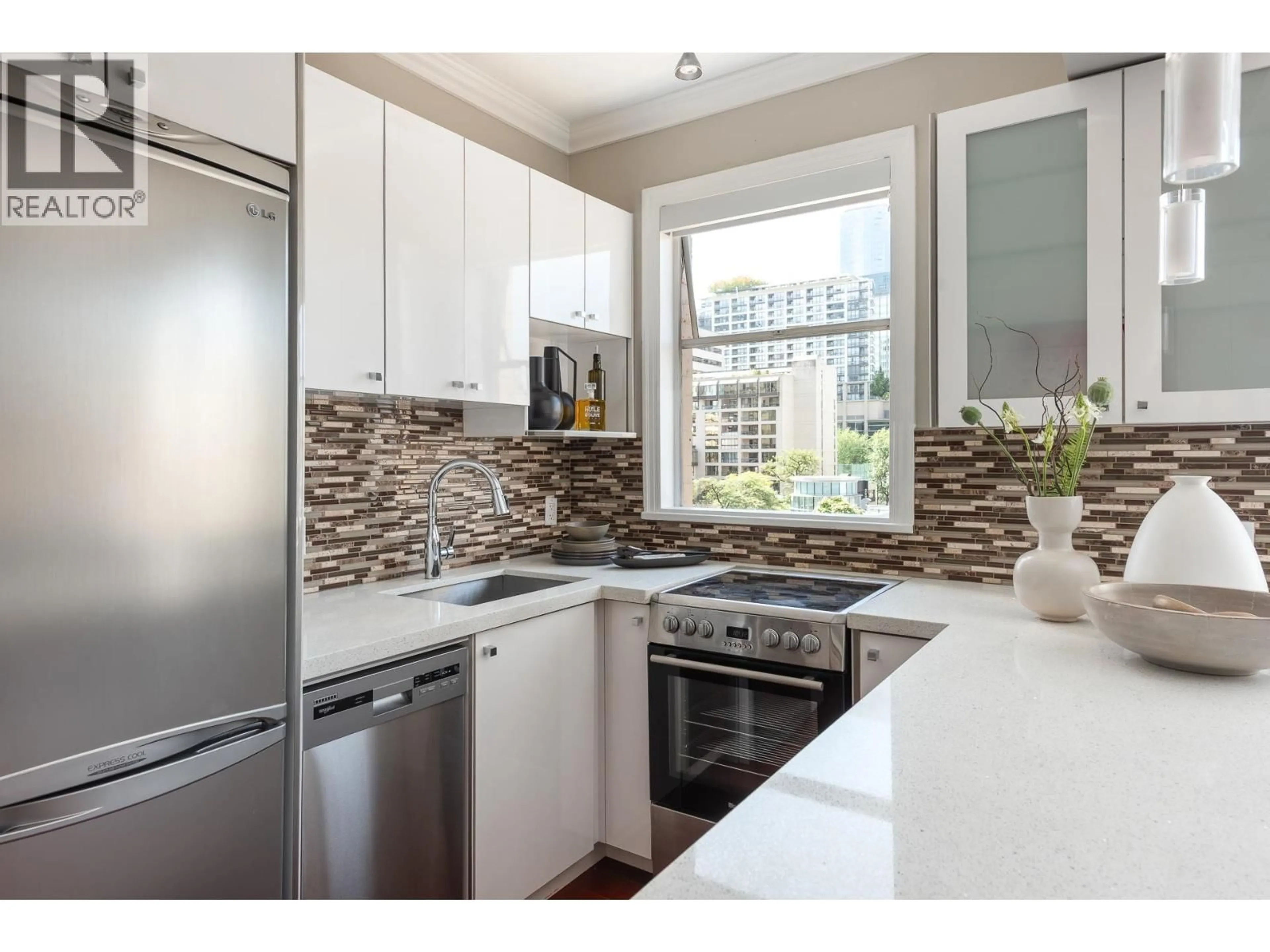 Open concept kitchen, unknown for 55 - 777 BURRARD STREET, Vancouver British Columbia V6Z1X6