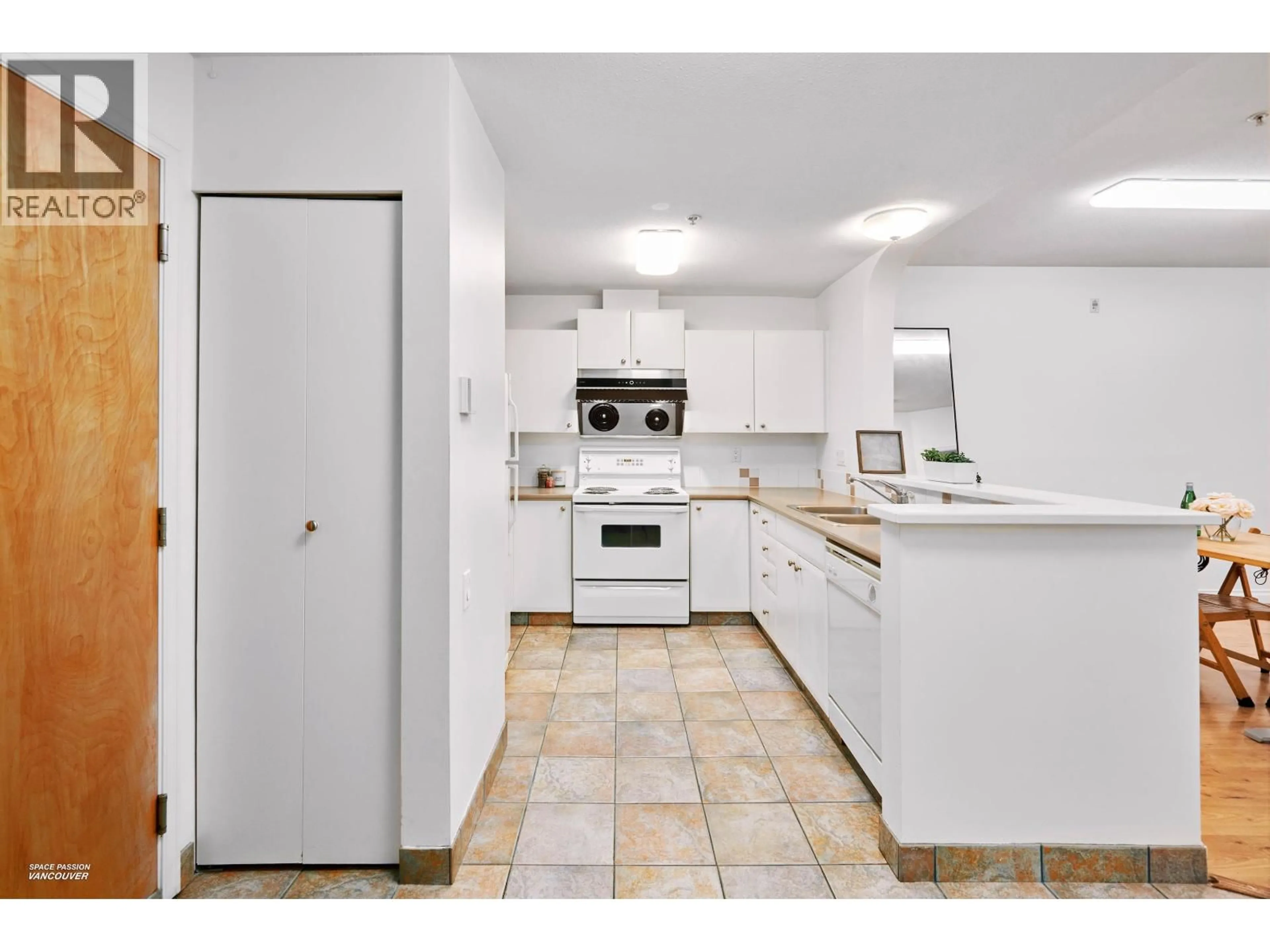 Standard kitchen, ceramic/tile floor for 111 - 6833 VILLAGE, Burnaby British Columbia V5E4M1