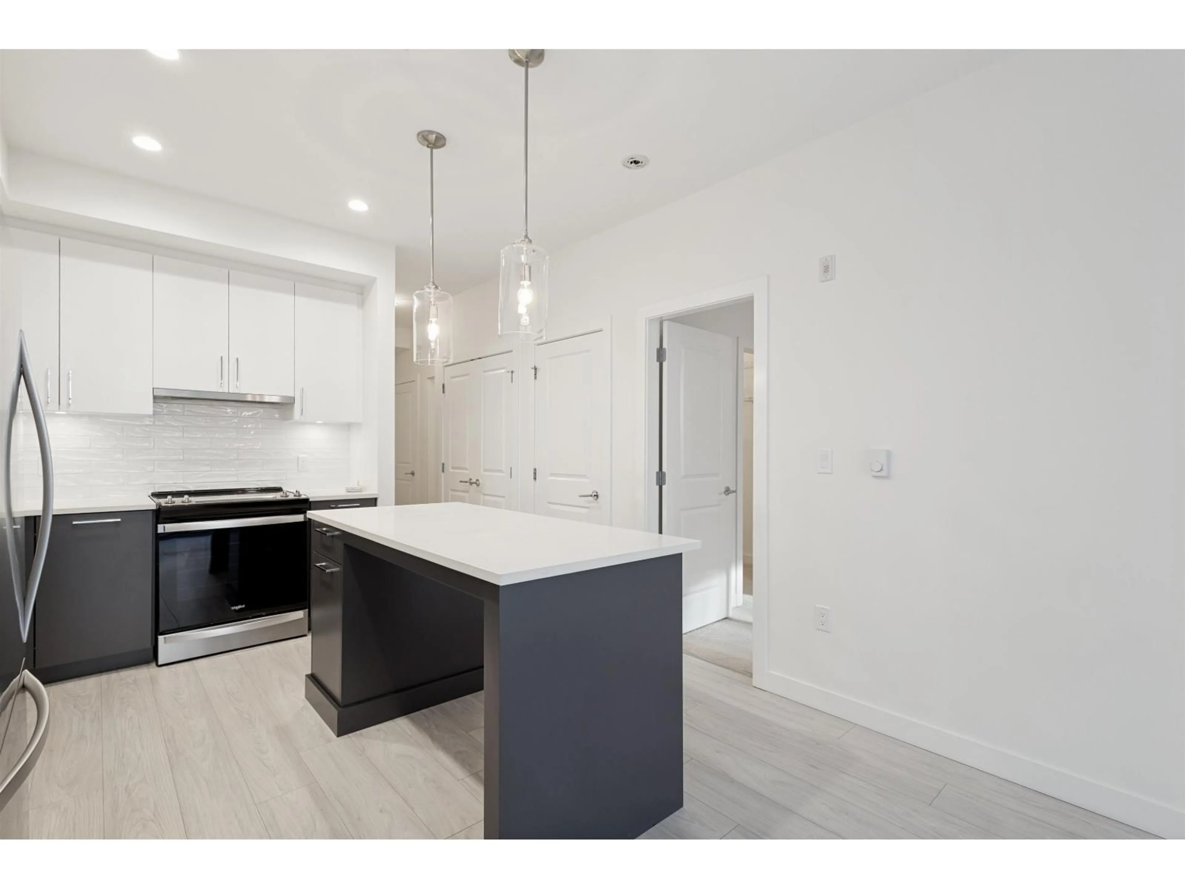 Open concept kitchen, unknown for B123 - 20834 80 AVENUE, Langley British Columbia V2Y3M6