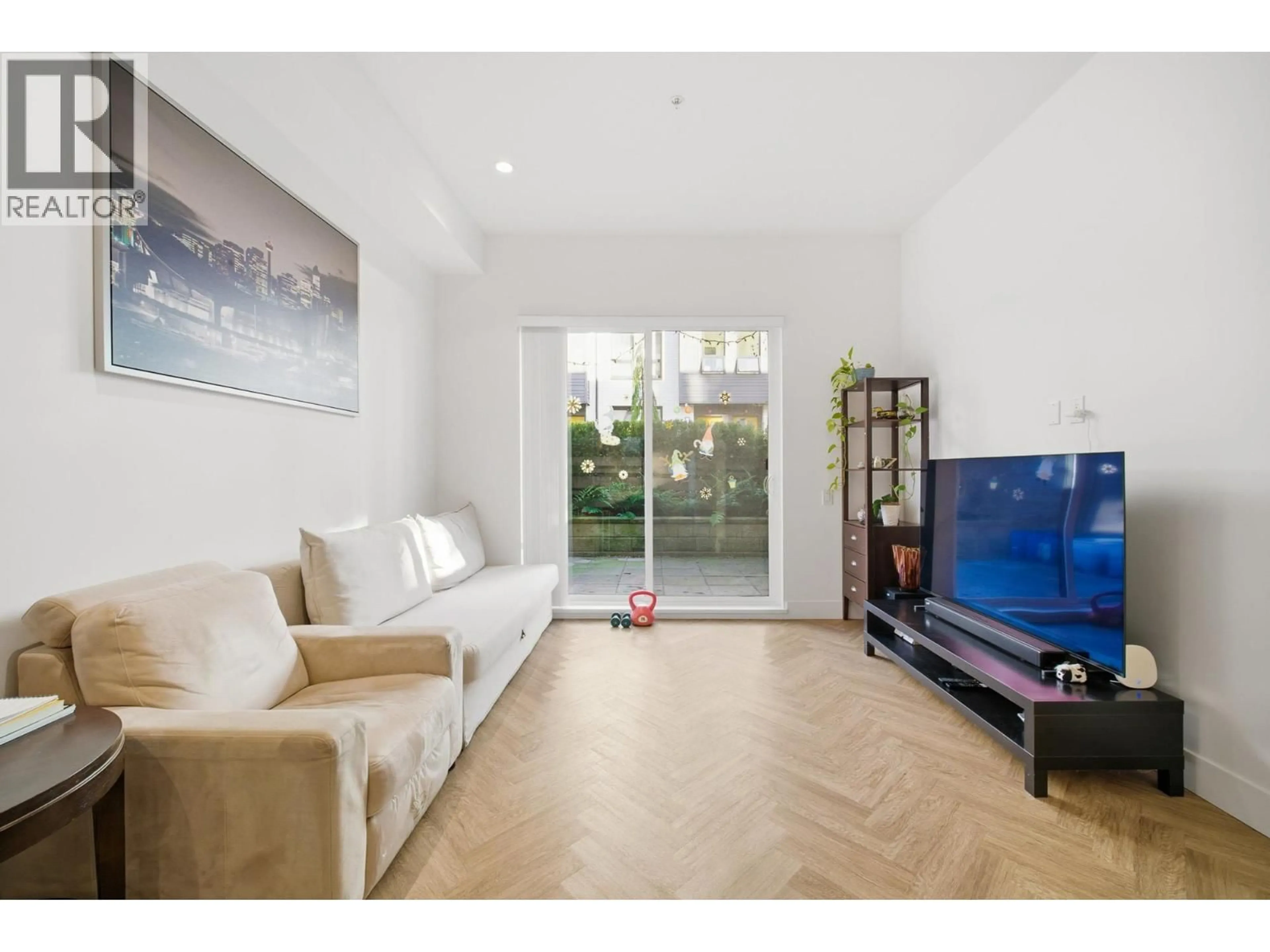 Living room with furniture, unknown for 16 - 9735 UNIVERSITY CRESCENT, Burnaby British Columbia V5A0E8